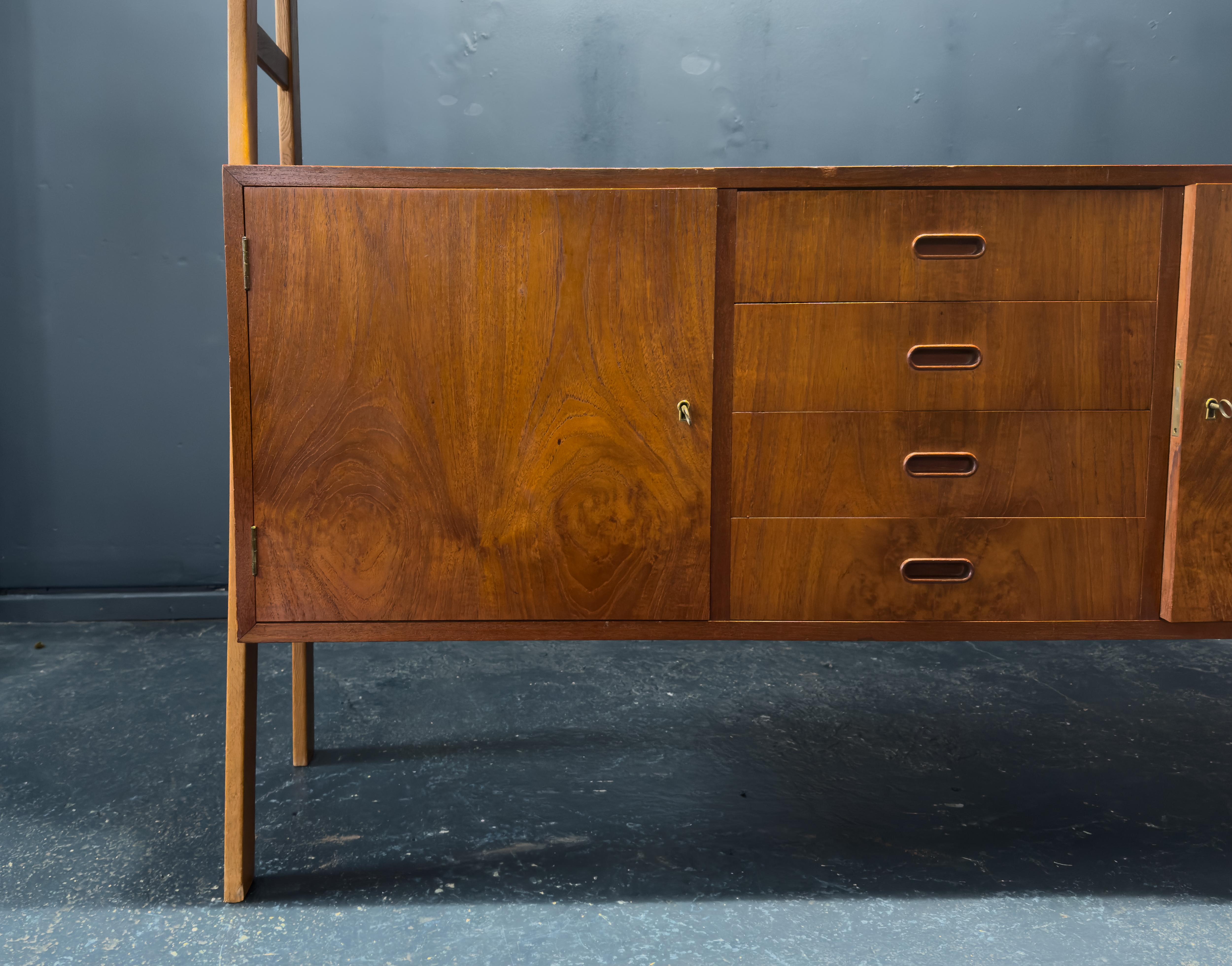 Credenza grande a due piani in teak In condizioni buone in vendita a London, GB