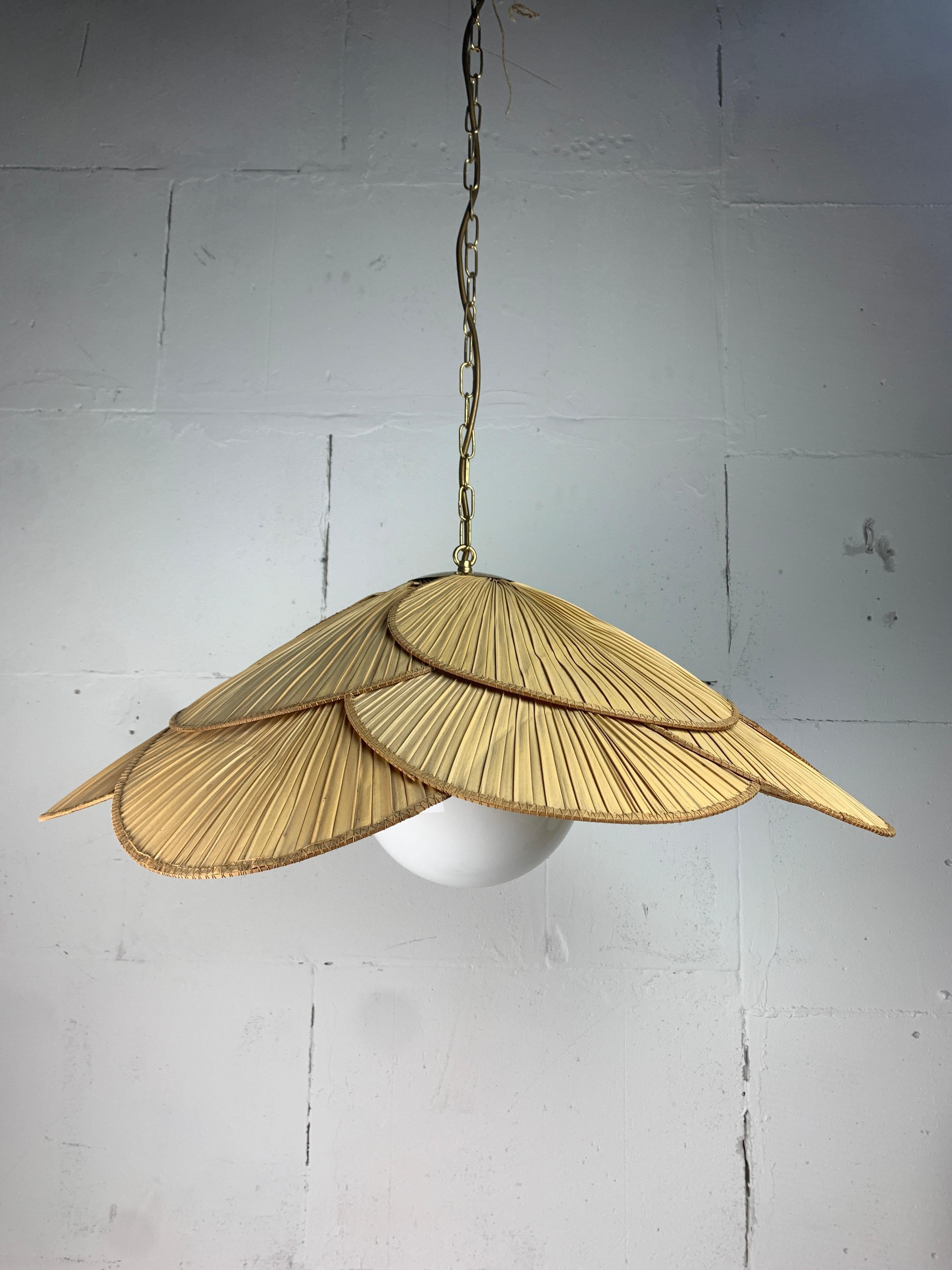 Gran lámpara de techo colgante estilo ventilador Uchiwa, 1975 Latón en venta