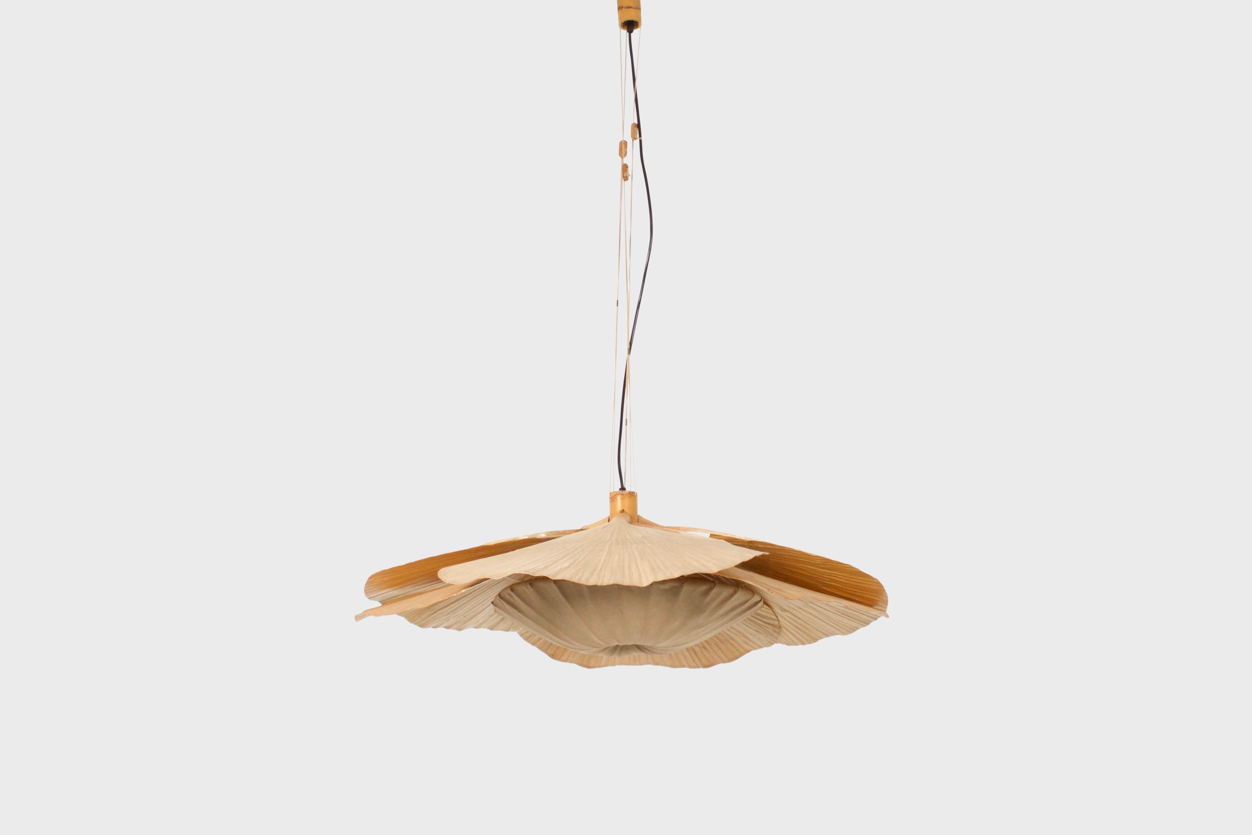 Rare large Uchiwa Hana chandelier by Ingo Maurer in very good condition. 

Designed by Ingo Maurer for M design, Germany. 

This lamp is handmade from bamboo, fabric and Japanese rice paper. 

The lamp consists of six large fans hanging from a