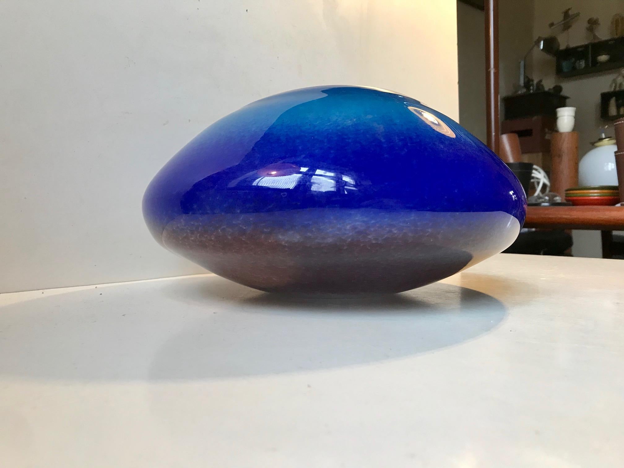 UFO shaped multicolored and very heavy vase in hand blown glass. It originates from Murano Italy and was manufactured during the 1960s. The design is probably by Cenedese Vetri and a unique piece. However this particular design remain uncatalogued.