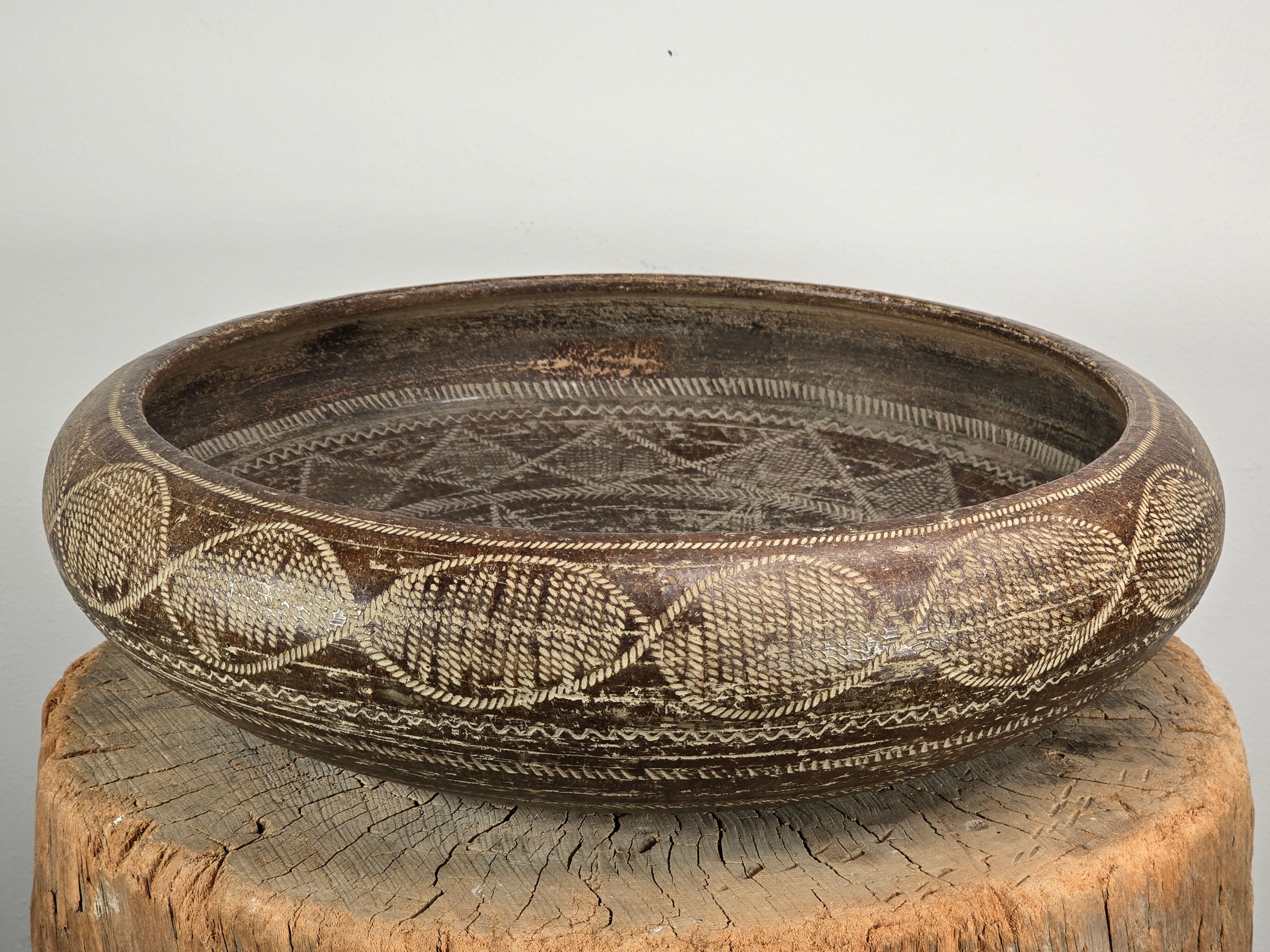 Grand bol tribal Ugo Zaccagnini Sgraffito en vente 8