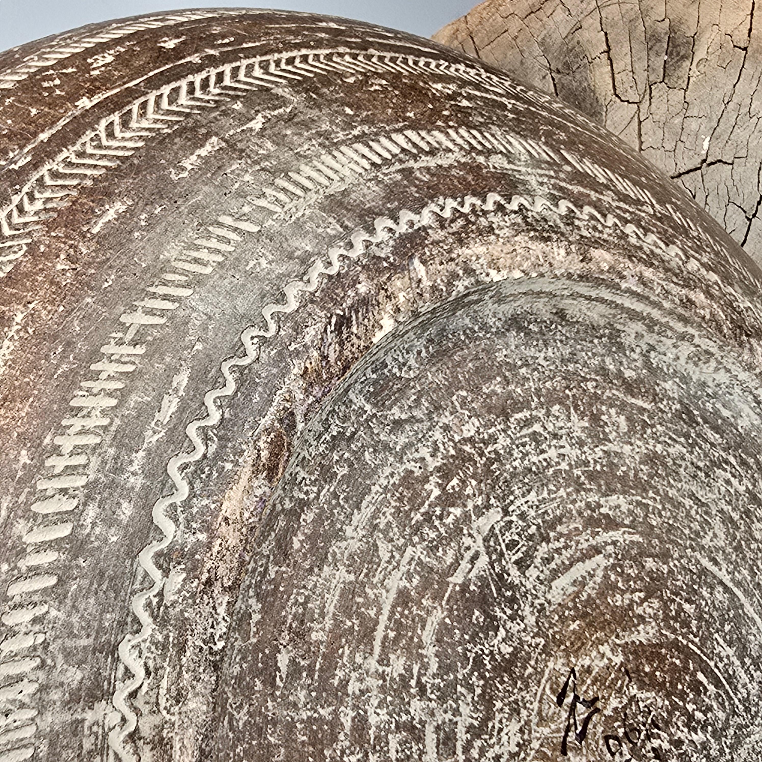 Milieu du XXe siècle Grand bol tribal Ugo Zaccagnini Sgraffito en vente
