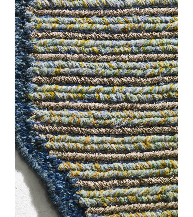 Großer Uilas-Teppich von Mae Engelgeer
MATERIALIEN: 100% Fique-Fasern aus Furcraea-Blättern. 
Technik: Natürliche Fasern. Handgewebt in Kolumbien.
Abmessungen: B 260 x L 330 cm 
Erhältlich in den Farben: terra/ sand/ viola, lavanda/ blue lila/ vino,