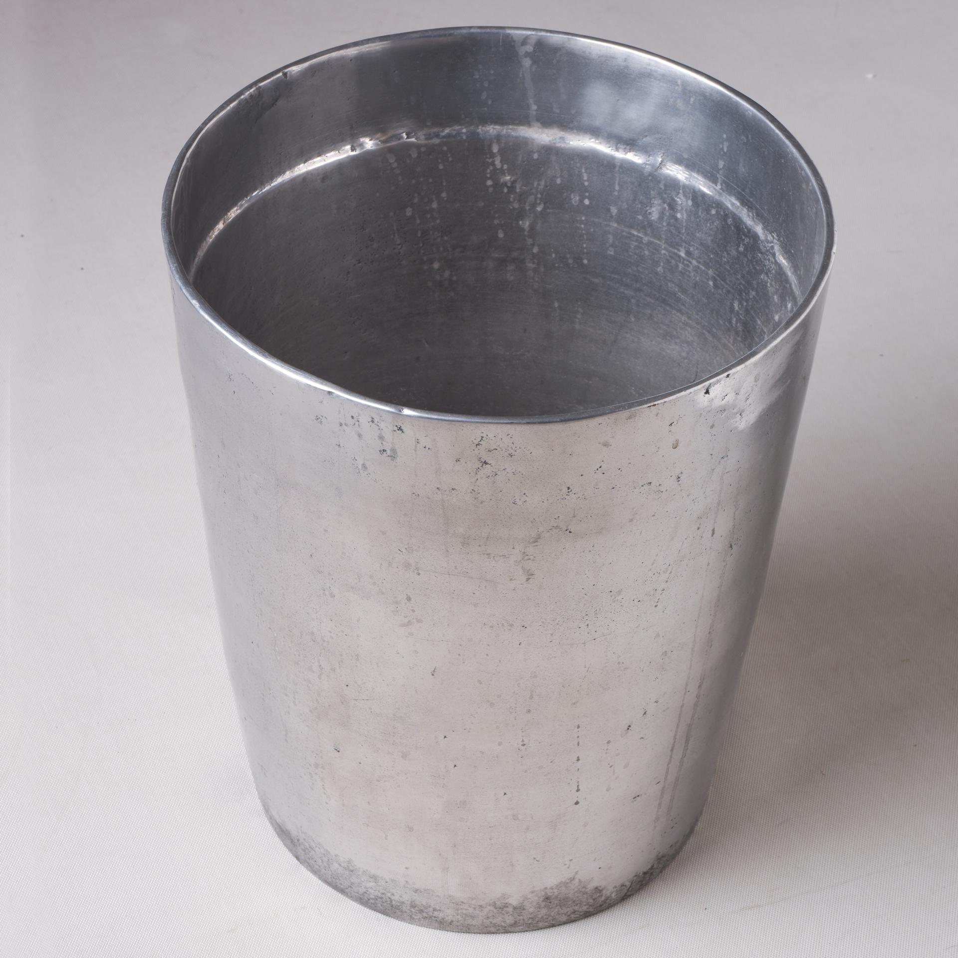 C'est une pièce intéressante : aluminium lourd, ligne simple, parfaite.
Réglable partout.

ref. O/5164