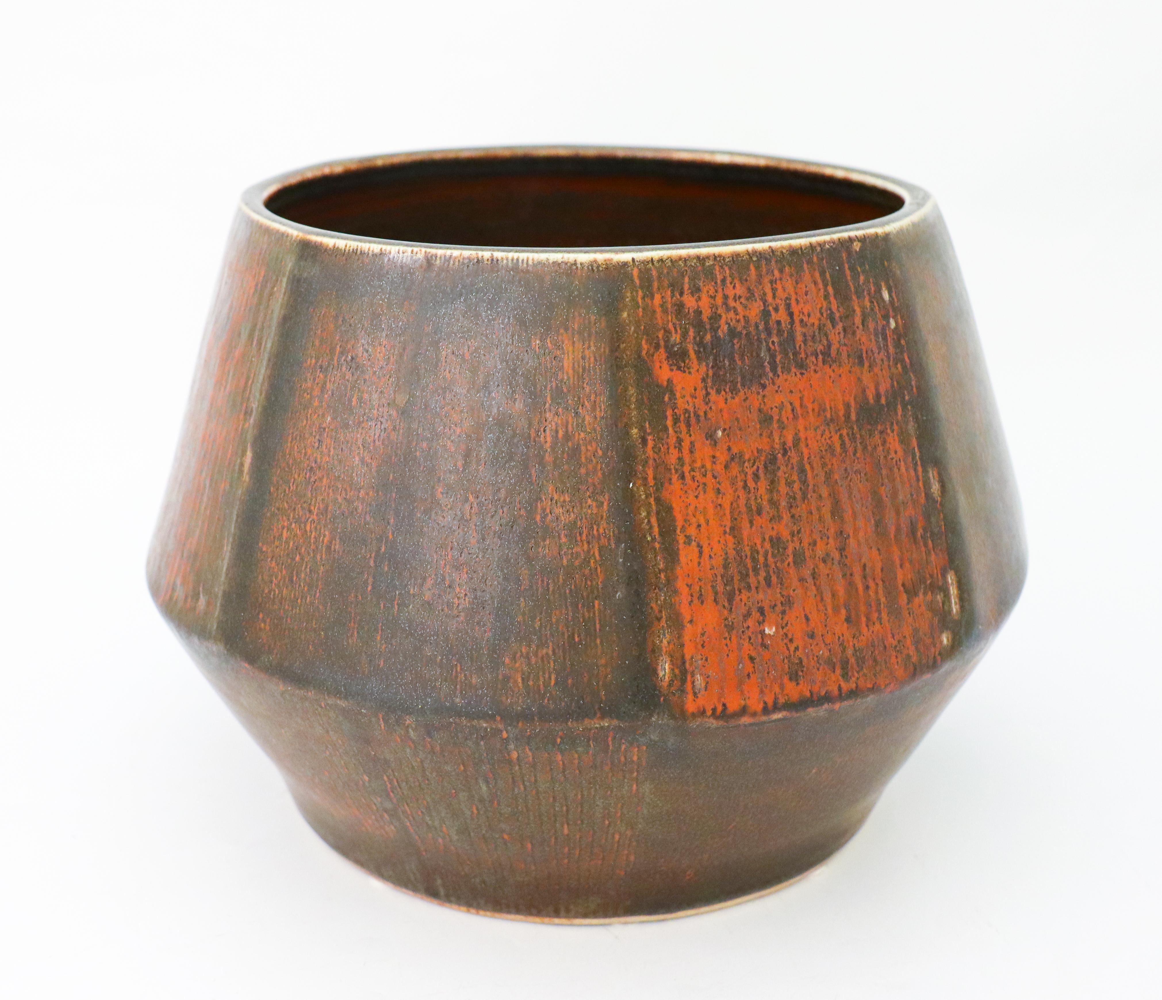 Large Unique Brown Pot - Carl-Harry Stålhane - Rörstrand - Mid-20th Century 1961 In Excellent Condition For Sale In Stockholm, SE
