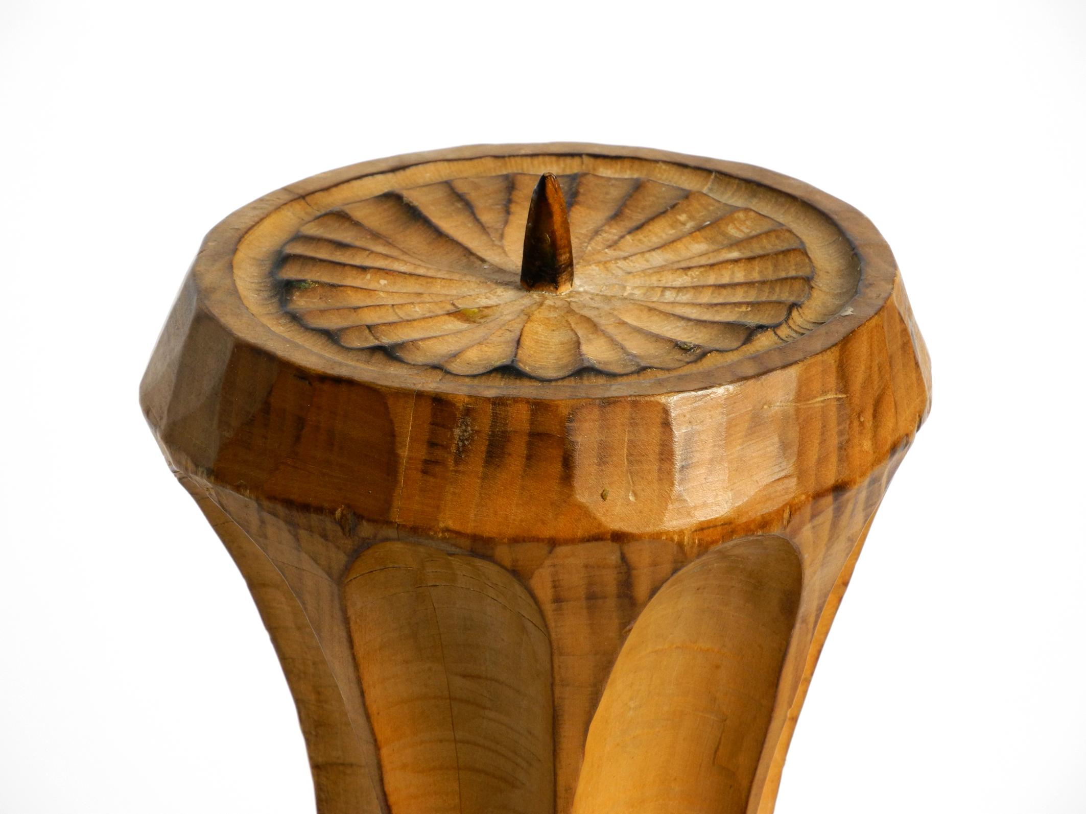 Large unique carved limewood candlestick from 1977 in brutalist design  70 cm In Good Condition For Sale In München, DE