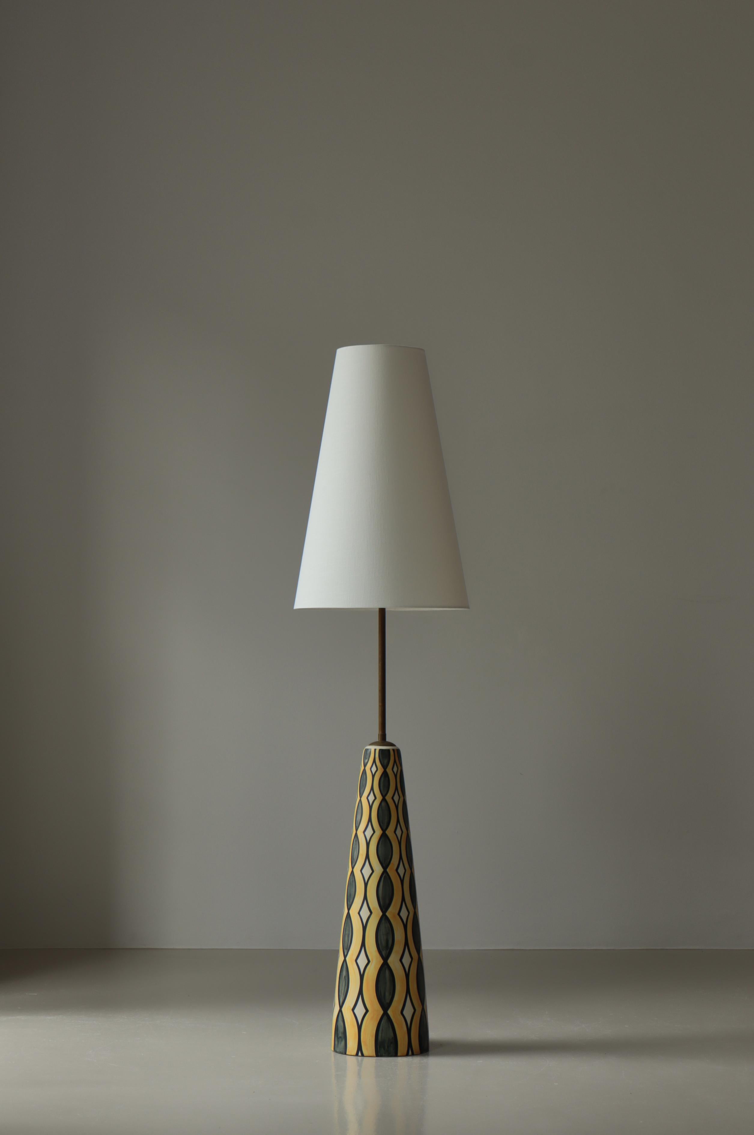 Stunning hand painted floor lamp from the 1960s by Danish artist Rigmor Nielsen at Søholm ceramics workshop, Bornholm. The abstract pattern in shades of blue and yellow on this lamp is simply amazing and is only found on this unique example. Each of