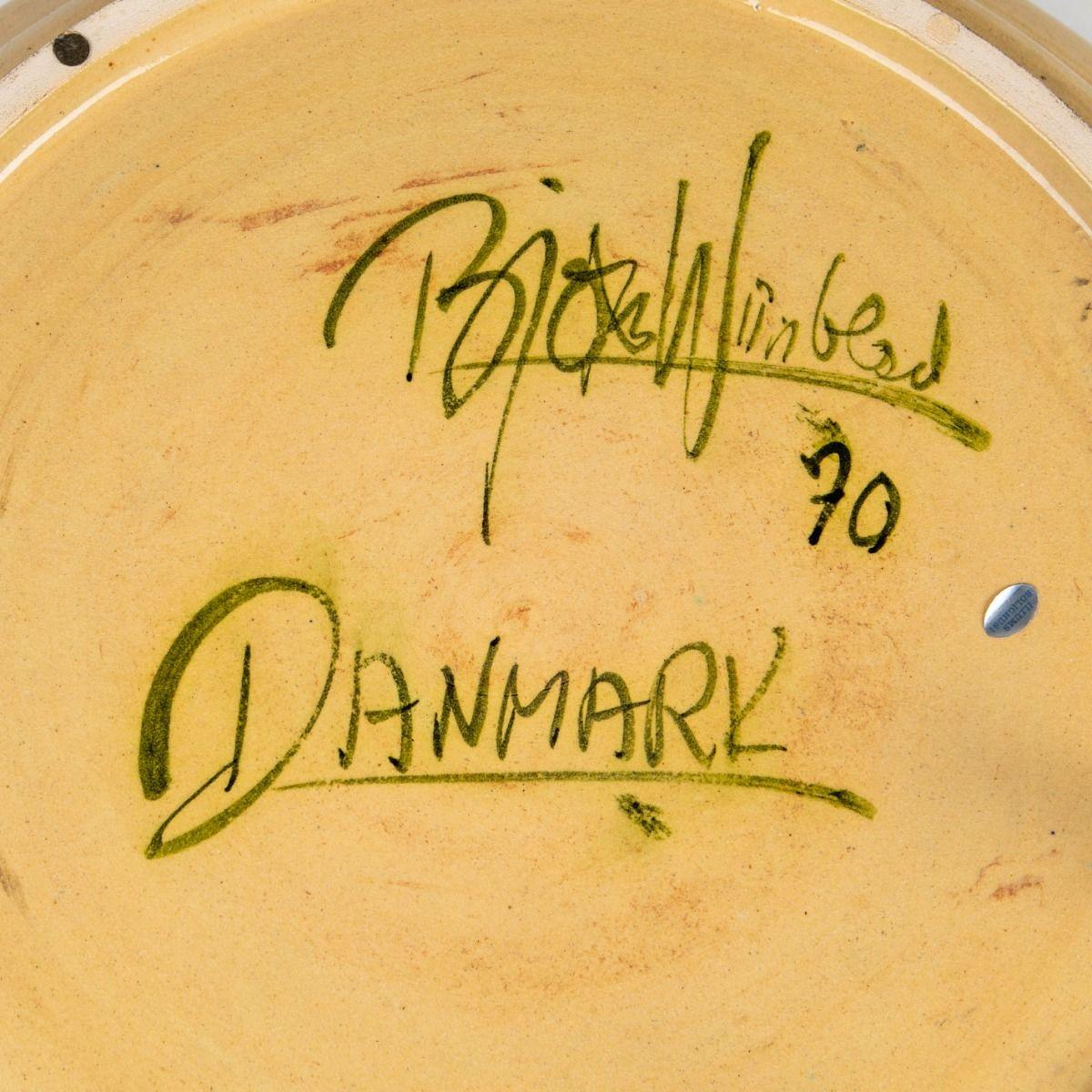 XX secolo Grande piatto unico in ceramica dipinta a mano di Bjørn Wiinblad, Danimarca, 1970 in vendita