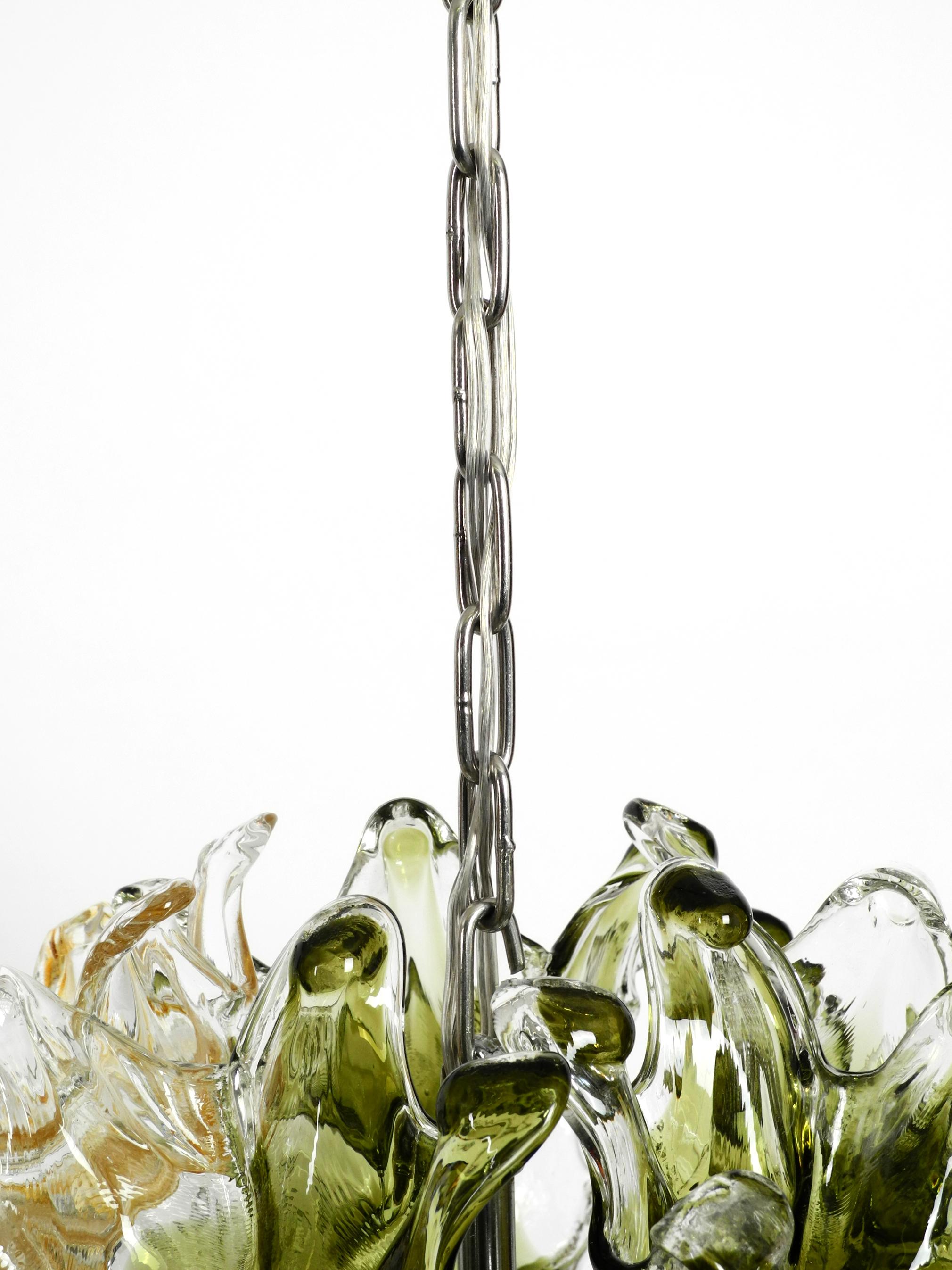 Grande lampe à suspension italienne unique XXL des années 1960 avec fleurs en verre de Murano par VeArt en vente 3