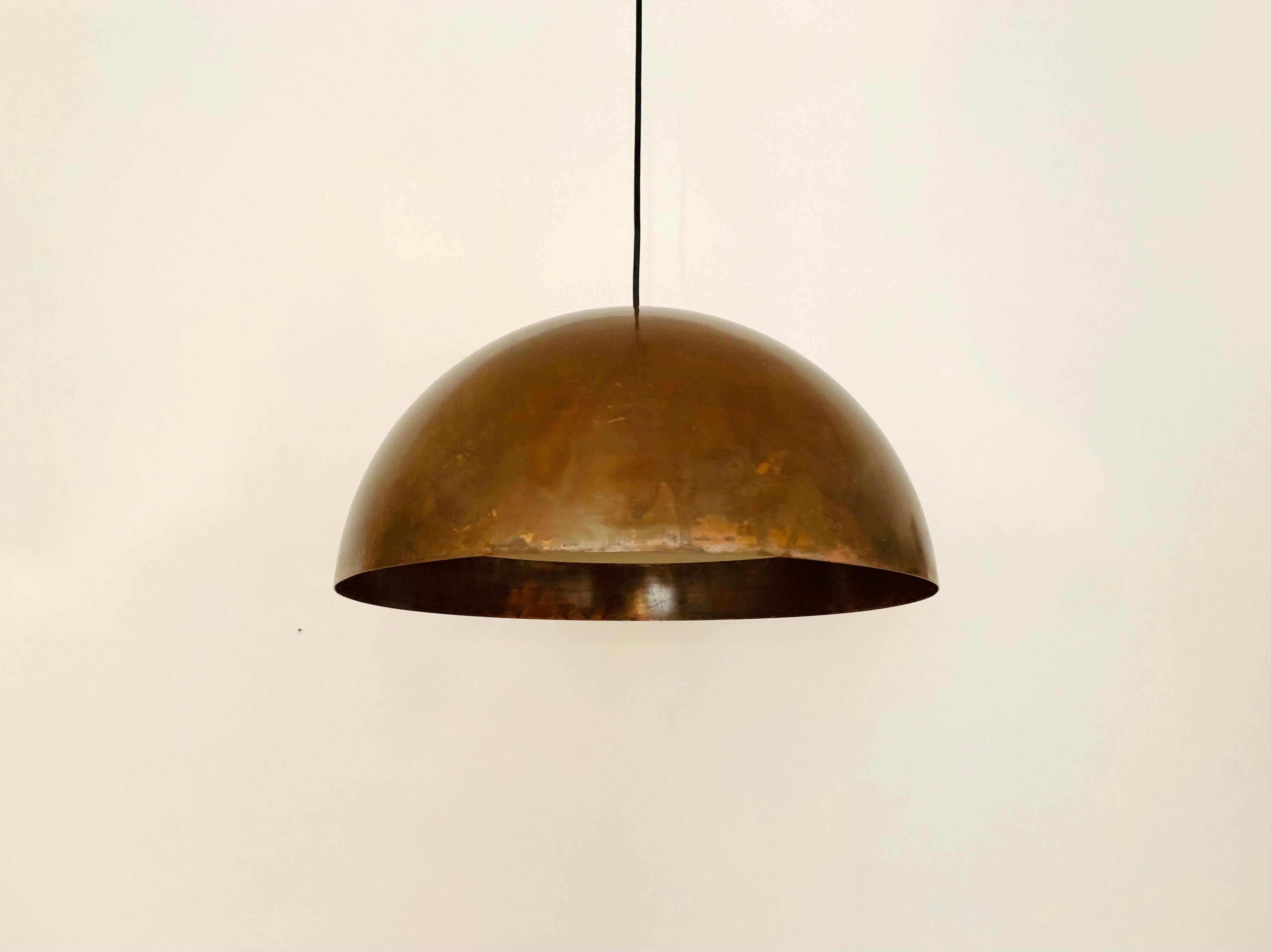 Extremely beautifully patinated copper pendant lamp from the 1960s.
High quality workmanship and extremely beautiful design.
An enrichment for every home and a unique piece.
A cozy lighting mood arises.

Manufacturer: Beisl

Condition:

Very good