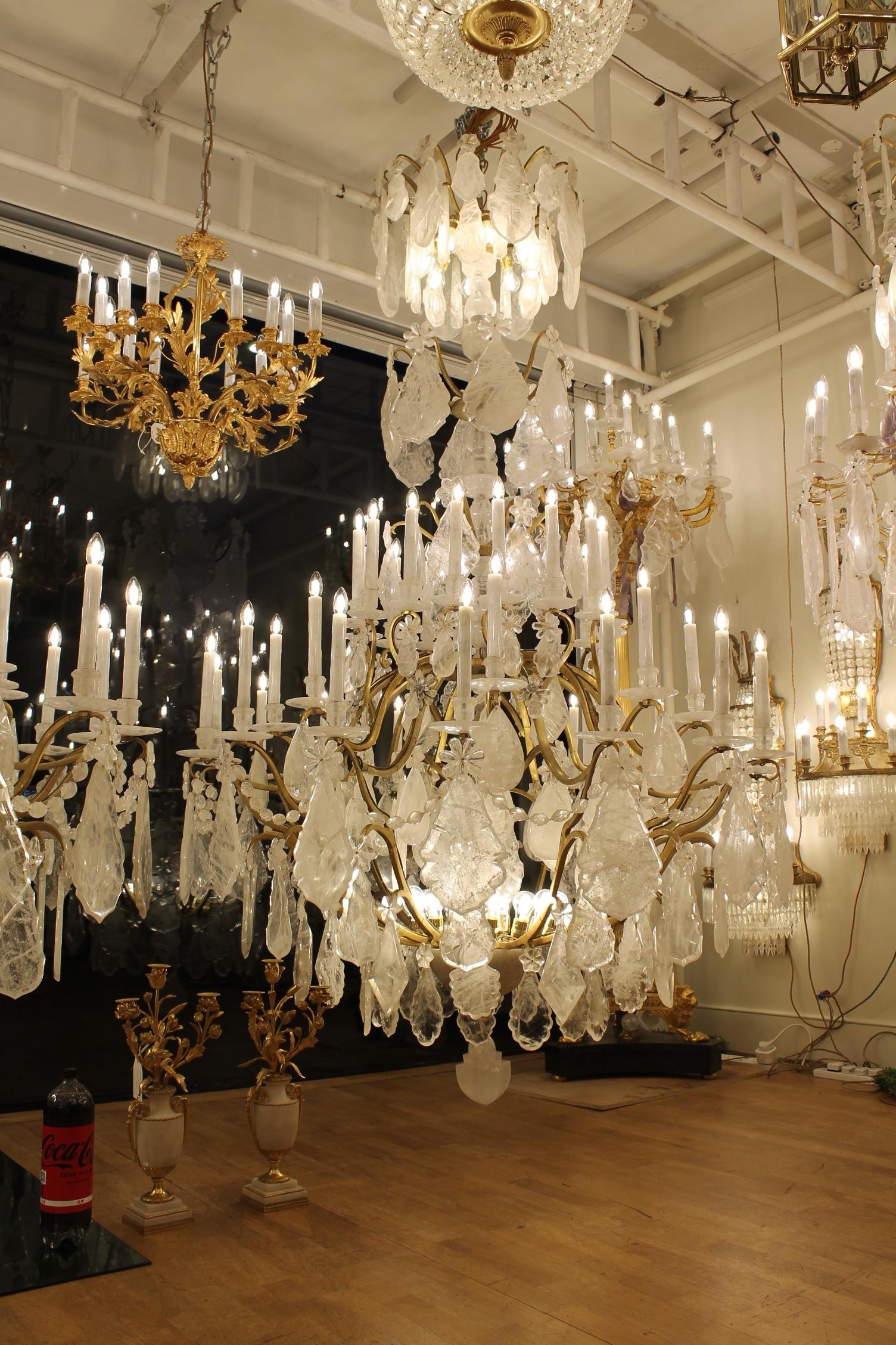 Large Unique Sing of rock crystal French Louis XV cage chandeliers H300cm W18Ocm In Excellent Condition For Sale In London, GB