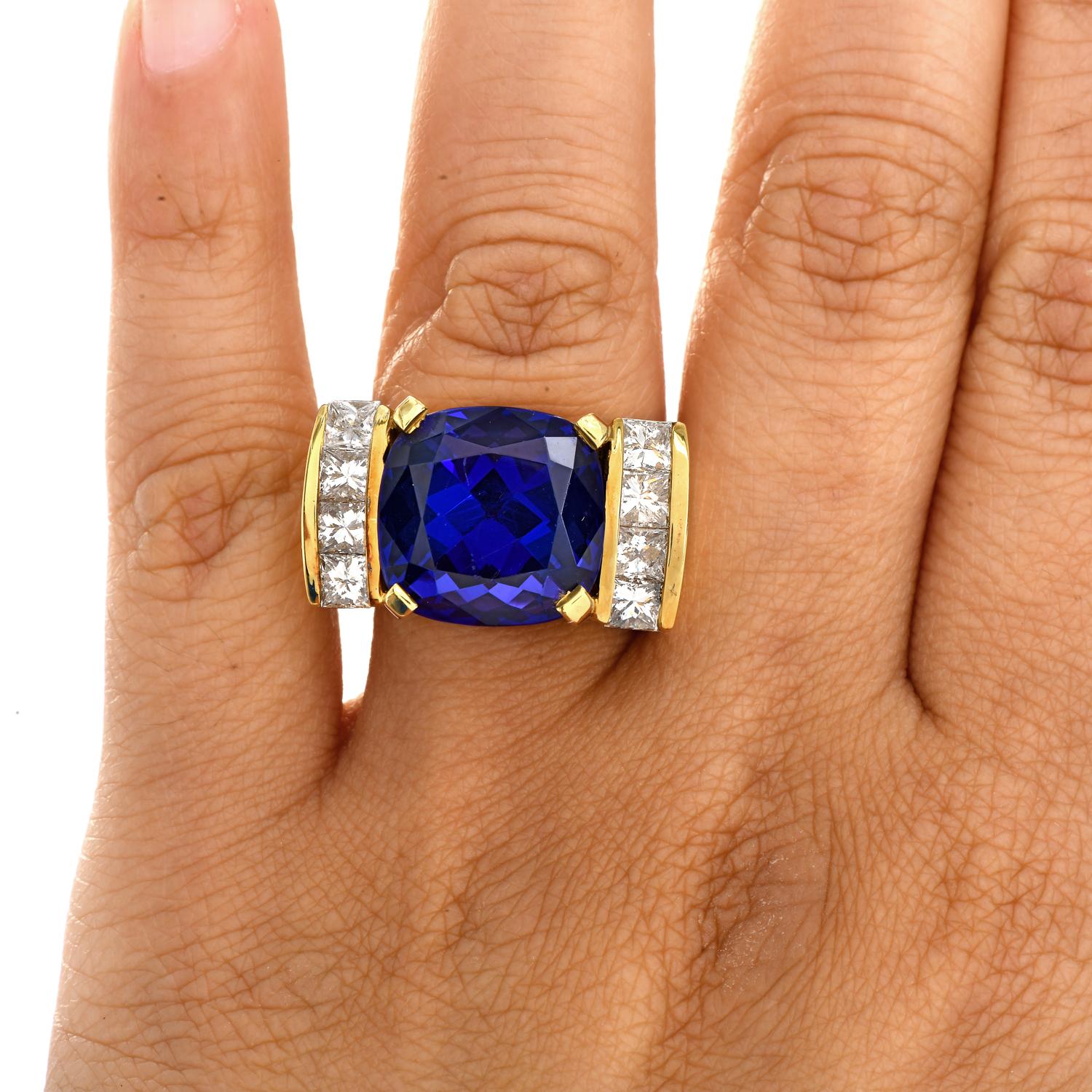 Large Unisex Cushion Tanzanite Diamond 18K Yellow Gold Statement Ring In Excellent Condition For Sale In Miami, FL