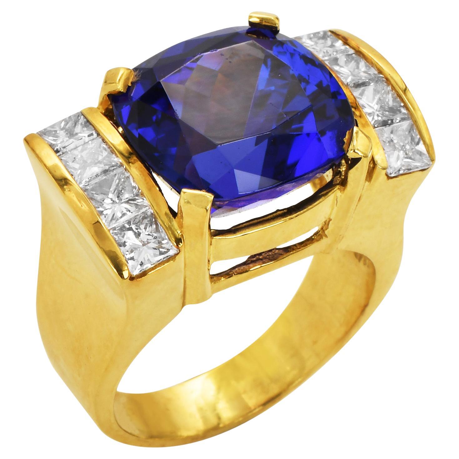 Large Unisex Cushion Tanzanite Diamond 18K Yellow Gold Statement Ring For Sale