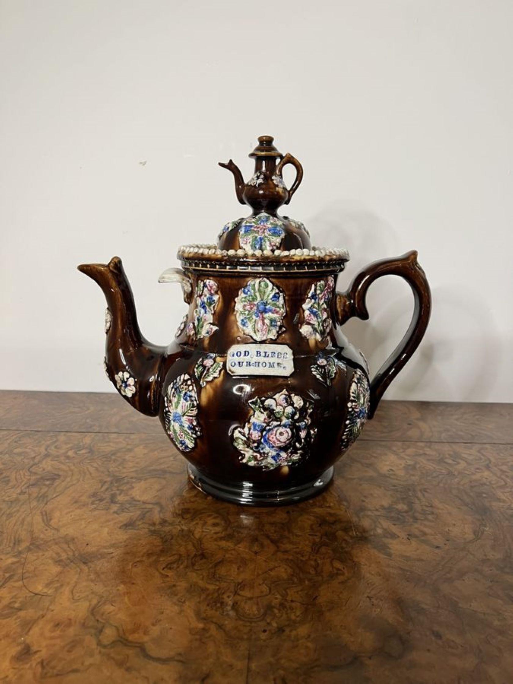 Large unusual antique Bargeware tea pot  In Good Condition For Sale In Ipswich, GB