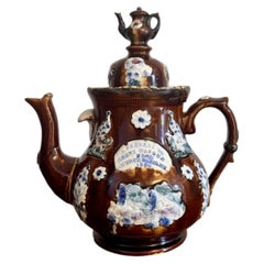 Große ungewöhnliche antike Teekanne aus Steingut