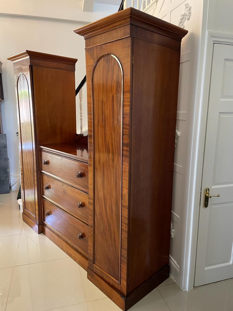 Großer ungewöhnlicher antiker Mahagoni-Kleiderschrank in William IV.- Qualität im Zustand „Gut“ im Angebot in Suffolk, GB