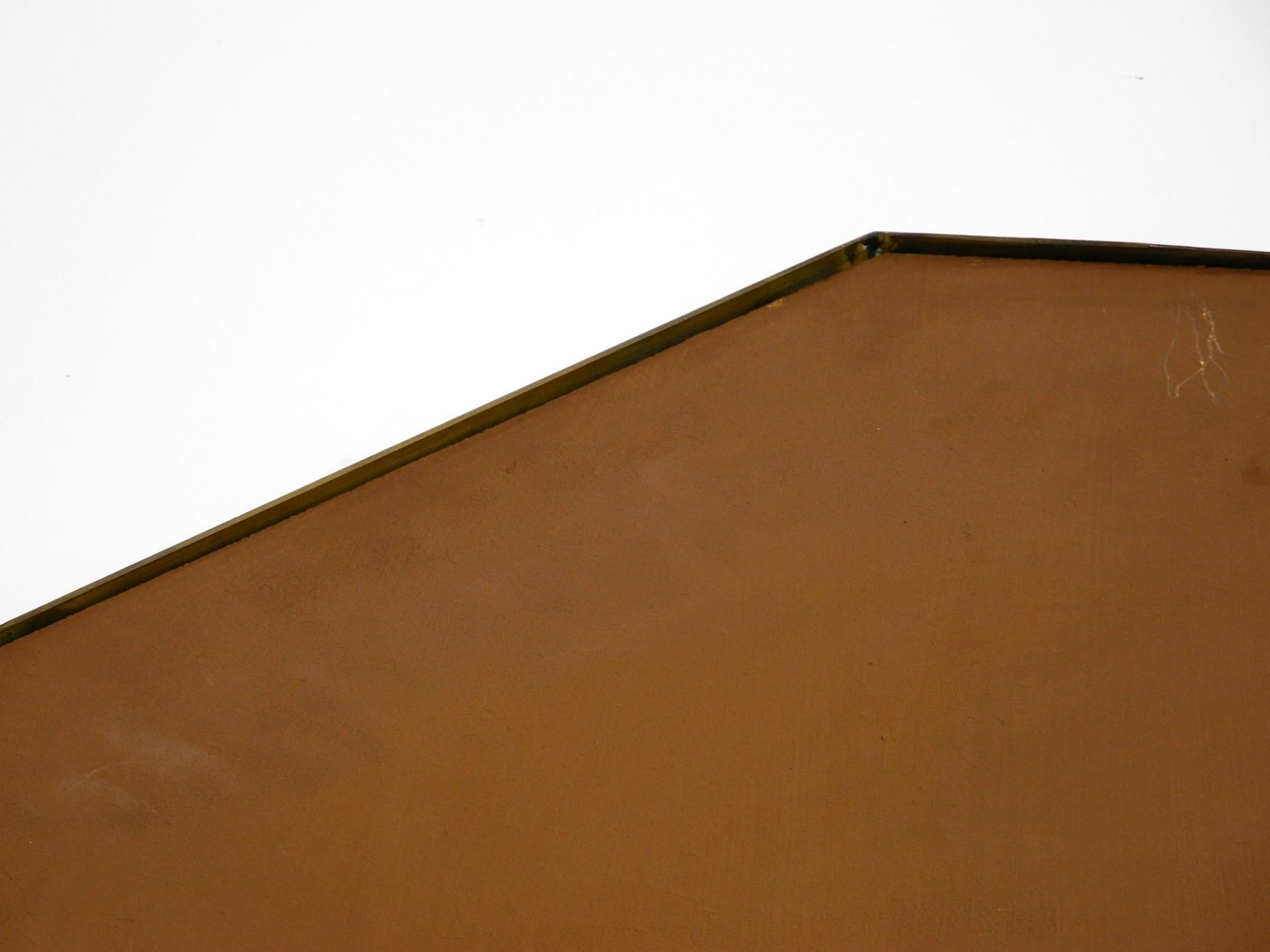 Großer ungewöhnlicher italienischer achteckiger Mid-Century Modern-Wandspiegel aus Messing  im Angebot 5