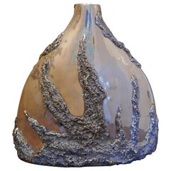 Grand vase volcanique inhabituel en métal argenté signé par Sima Abraham