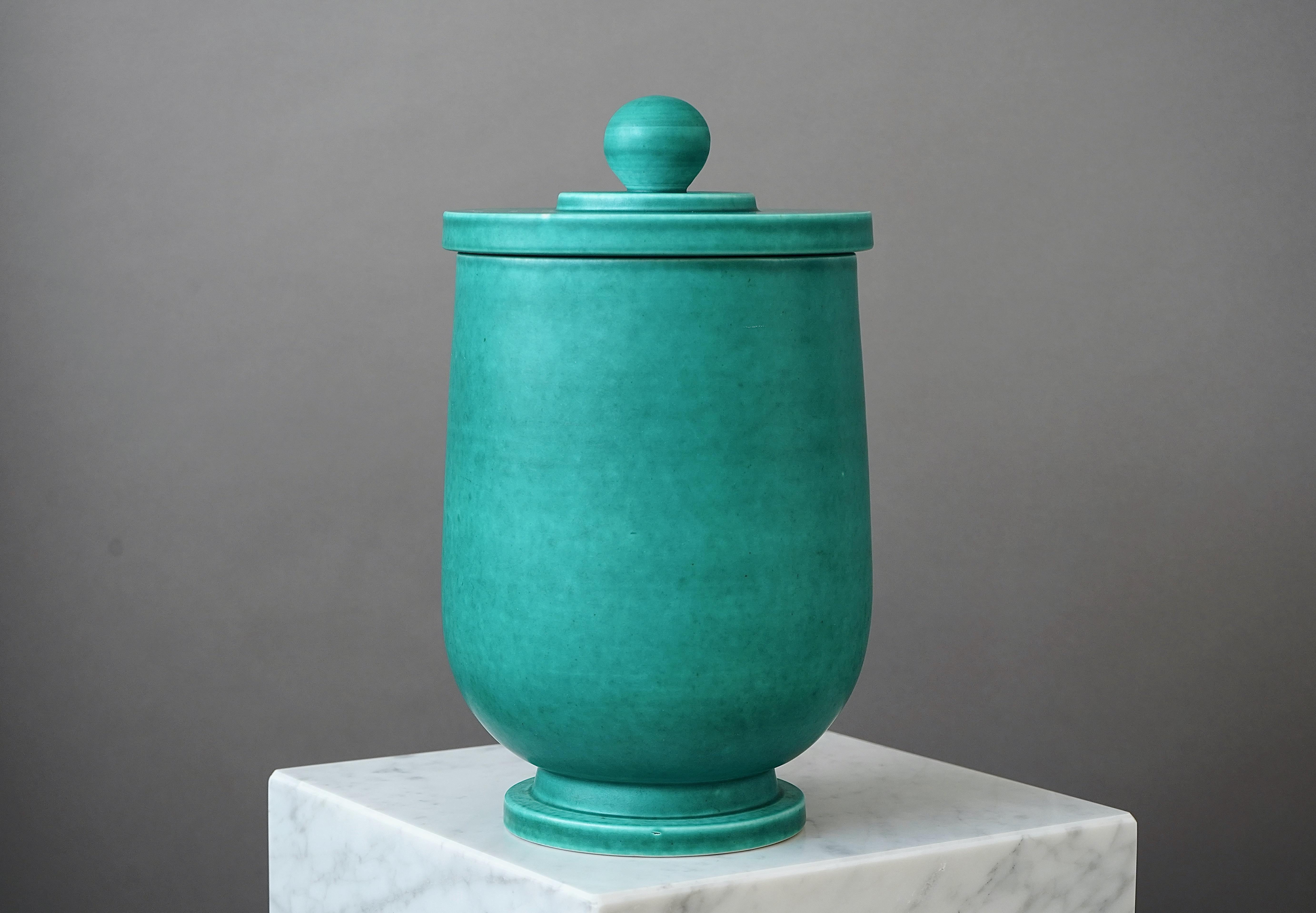 Large and Beautiful Urn made by Wilhelm Kåge at Gustavsberg Studio in Sweden, 1930s. Argenta glazed stoneware.

Excellent condition. Impressed 'Gustavsberg' and 