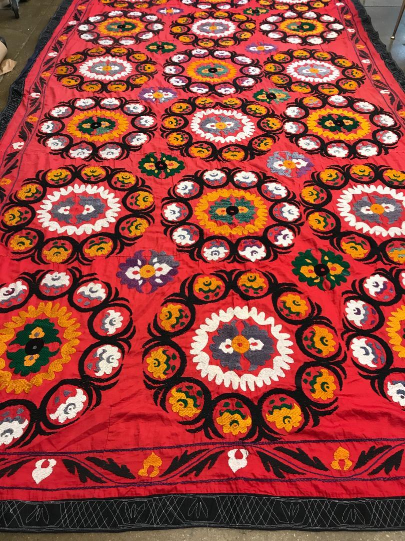Large Uzbek Suzani Embroidery Wall Hanging In Good Condition For Sale In New York, NY