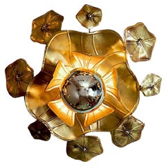 Grande lampe artisanale en laiton avec une seule fleur de lotus pour le mur ou le plafond