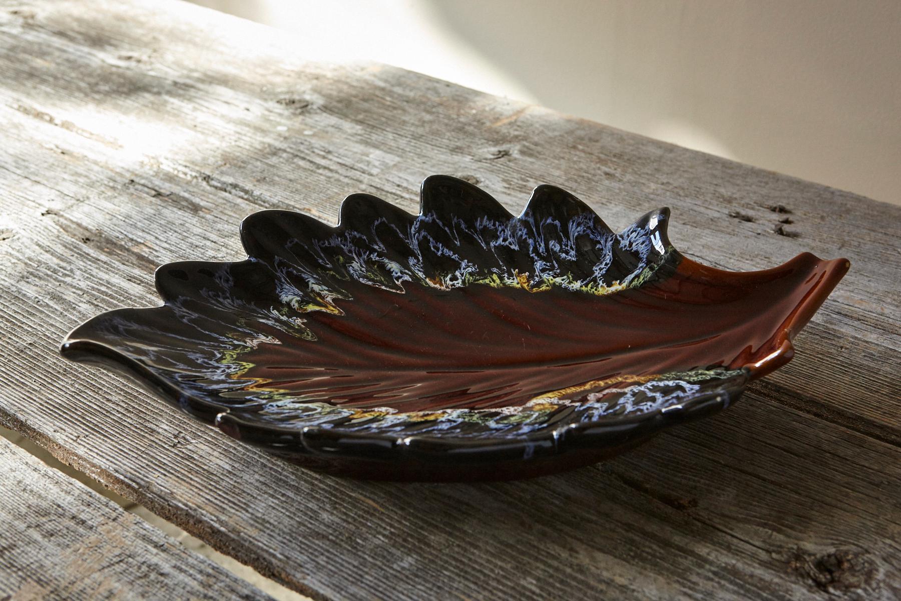 Große Vallauris Blatt Majolika-Platte, Frankreich, 1950er Jahre im Angebot 2