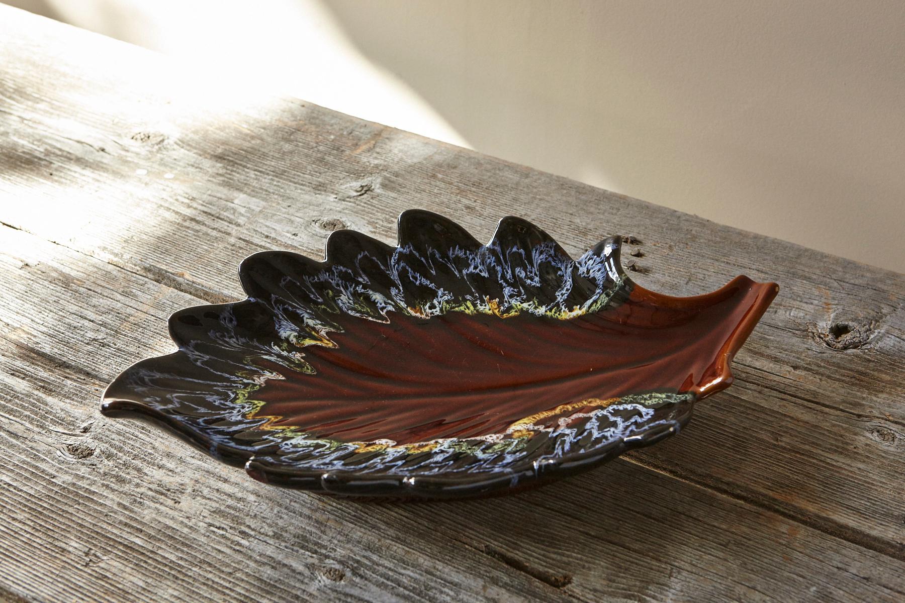 Große Vallauris Blatt Majolika-Platte, Frankreich, 1950er Jahre im Angebot 5