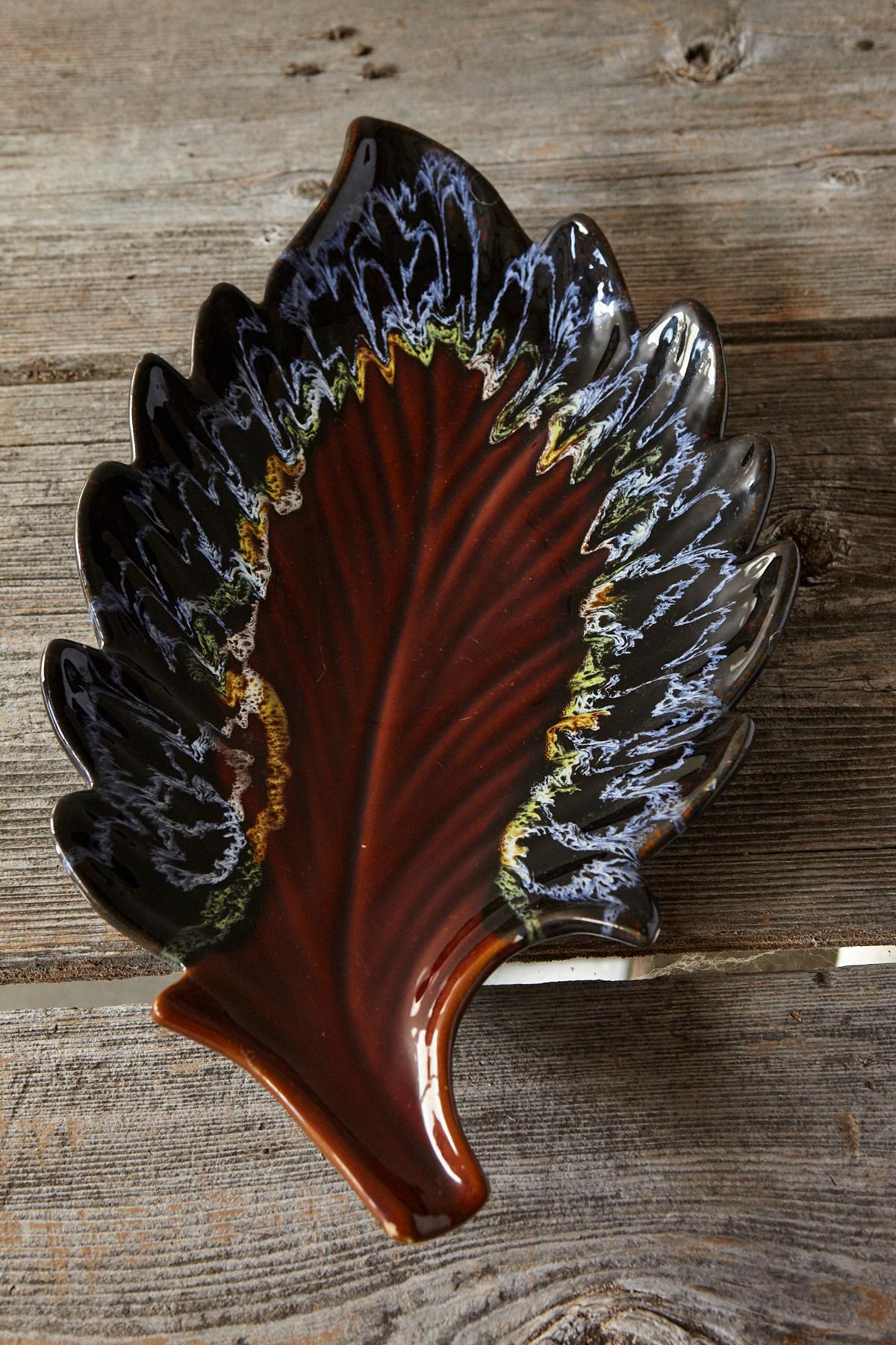 Große Vallauris Blatt Majolika-Platte, Frankreich, 1950er Jahre im Zustand „Gut“ im Angebot in Aramits, Nouvelle-Aquitaine