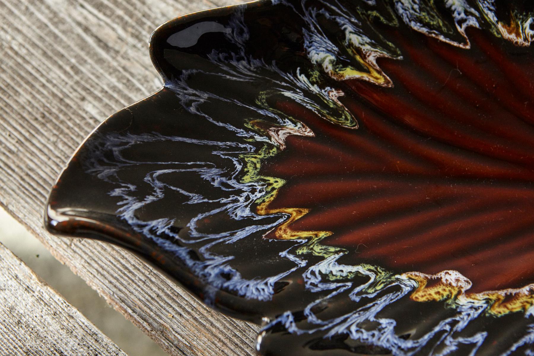 Große Vallauris Blatt Majolika-Platte, Frankreich, 1950er Jahre (Keramik) im Angebot