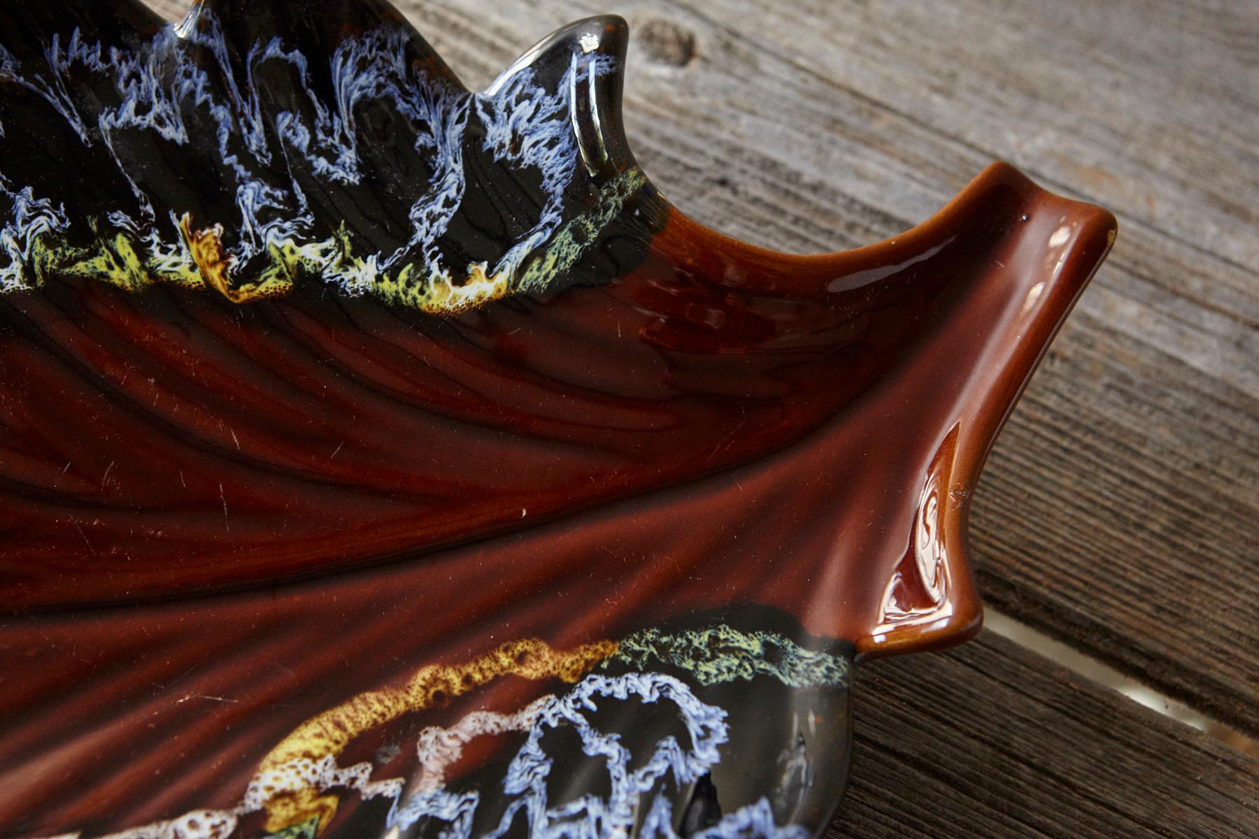 Große Vallauris Blatt Majolika-Platte, Frankreich, 1950er Jahre im Angebot 1