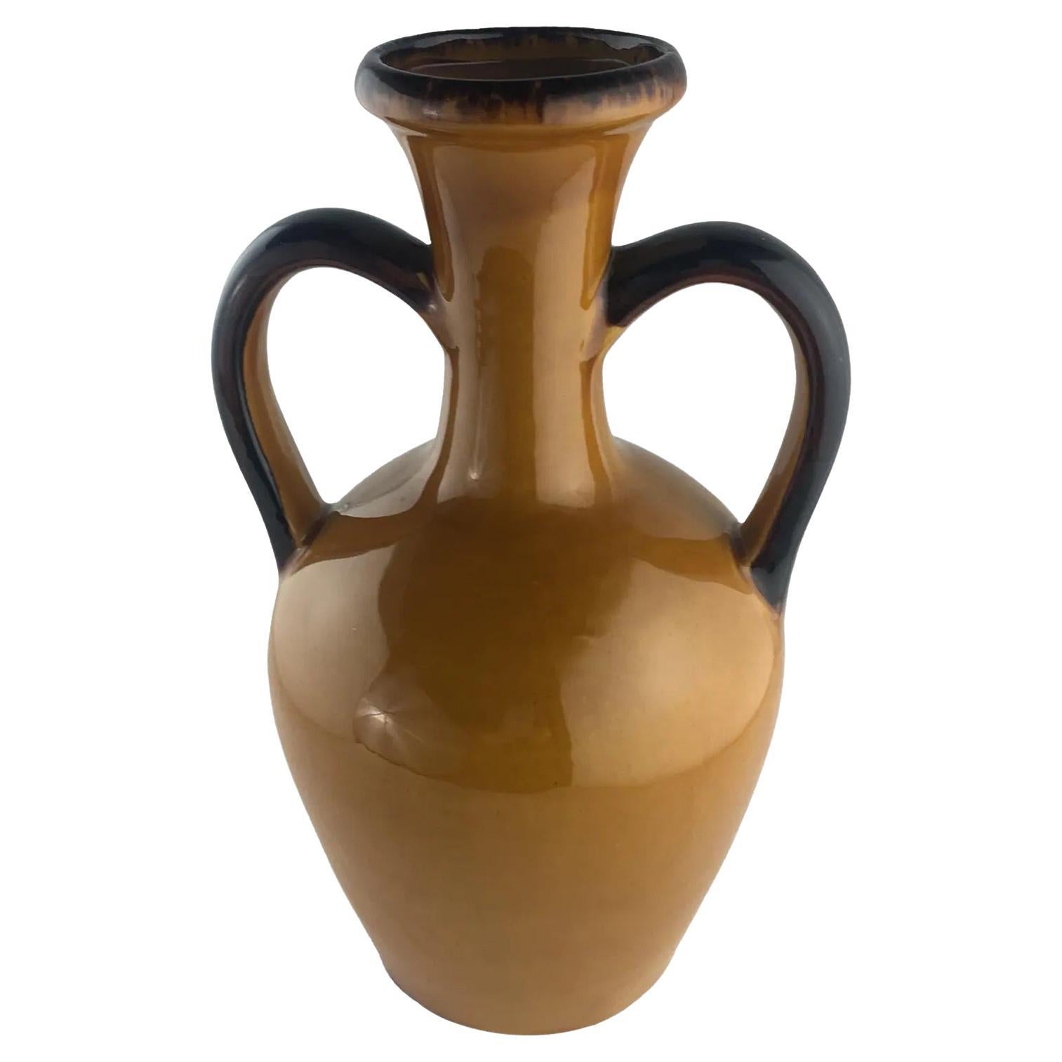 Grand vase en céramique de Vallauris du milieu du siècle signé Lezignan