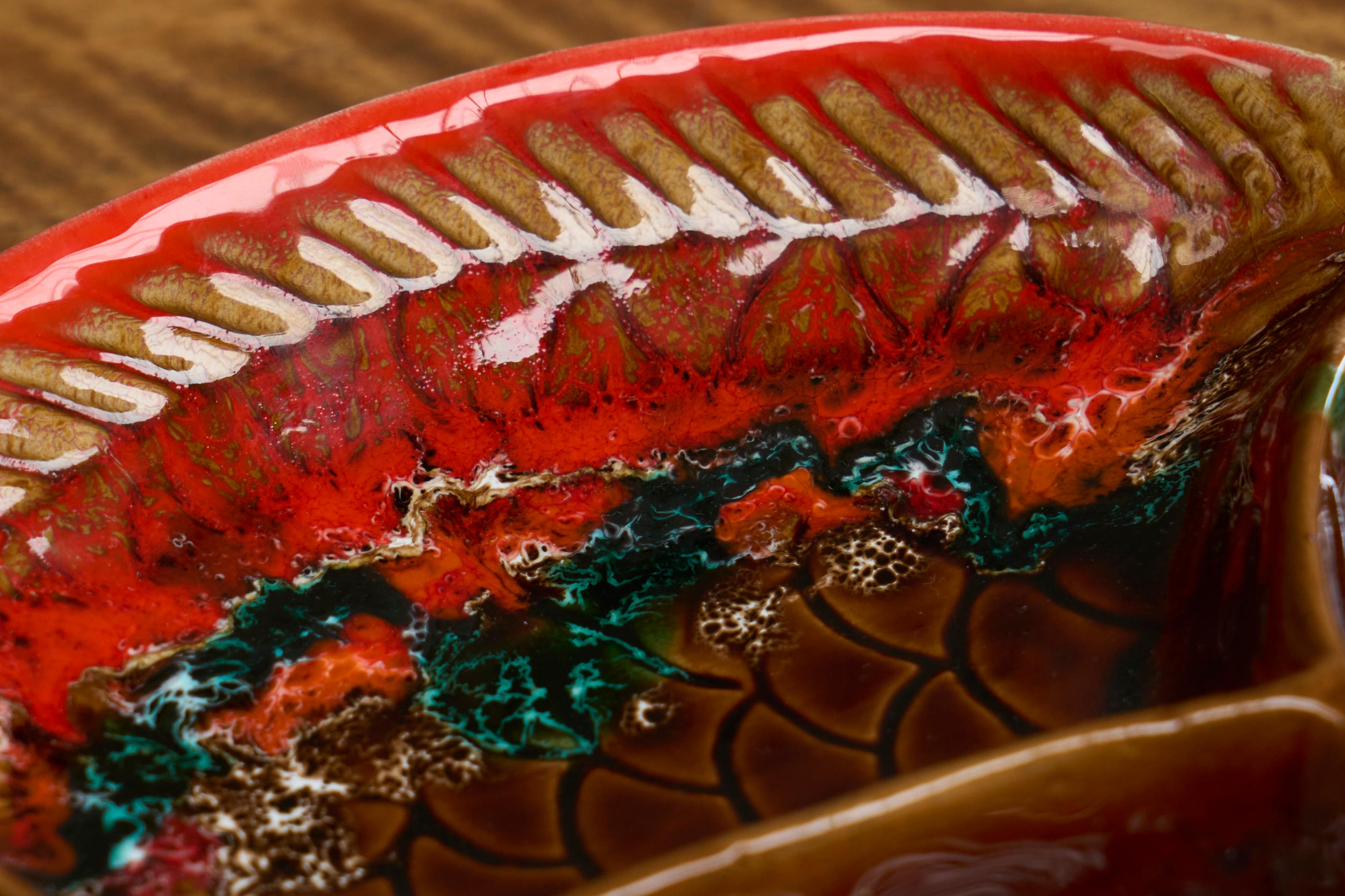 Francese Grande ciotola da pesce in Studio Pottery di Vallauris Francia, metà del XX secolo in vendita