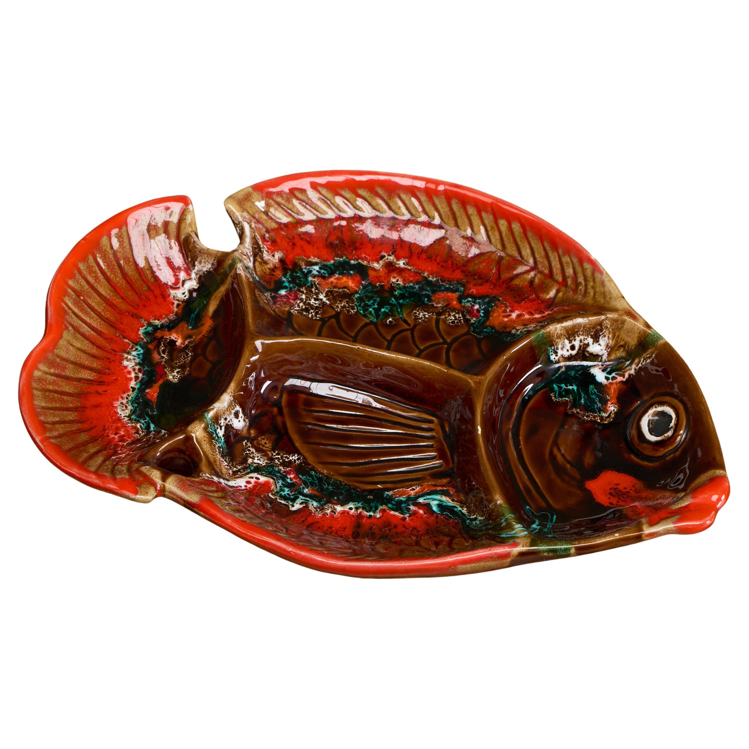 Grand bol à poisson en poterie de Vallauris France milieu du 20ème siècle