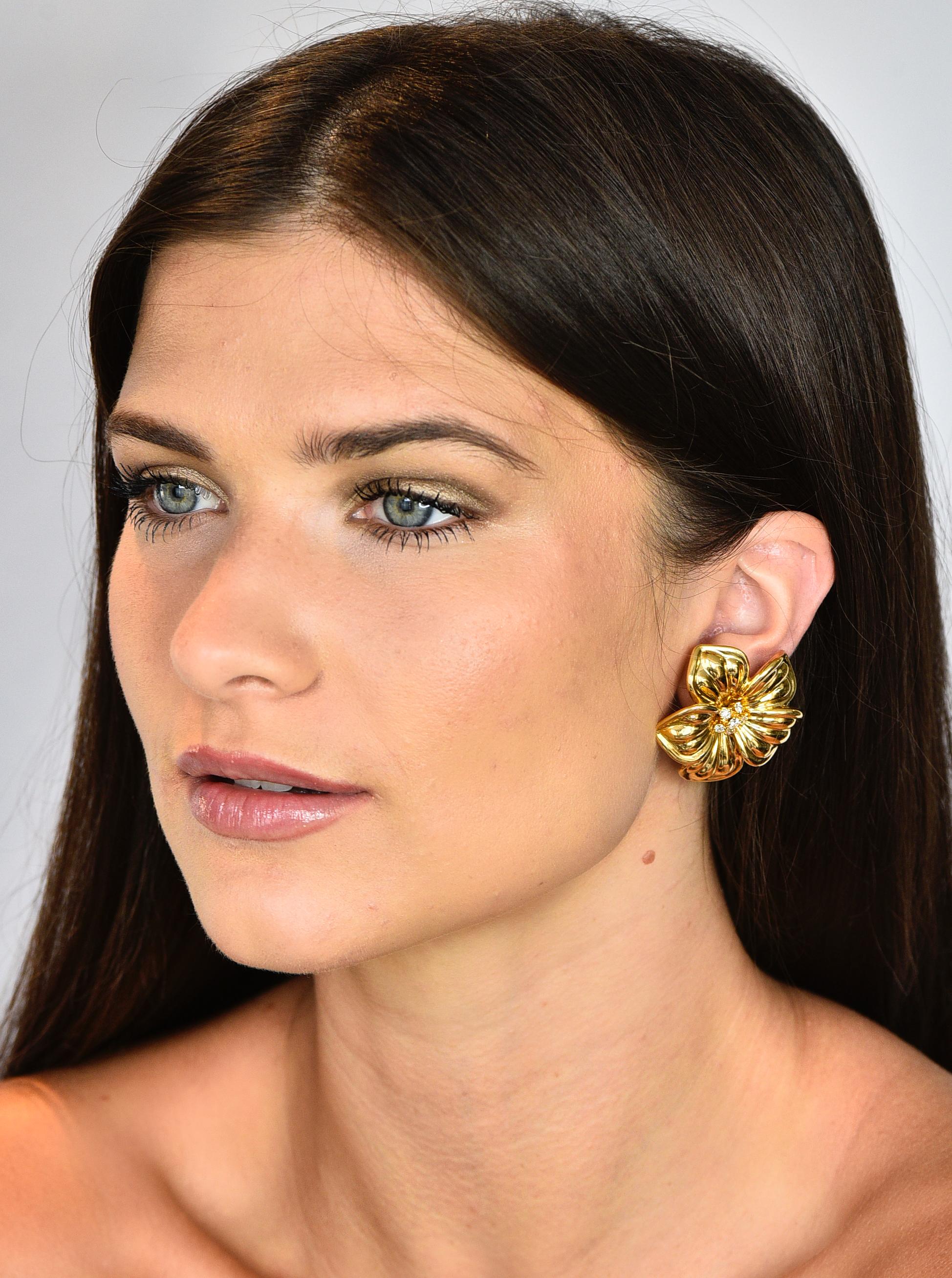 Large Van Cleef & Arpels French Diamond 18 Karat Gold Magnolia Ear-Clip Earrings 1