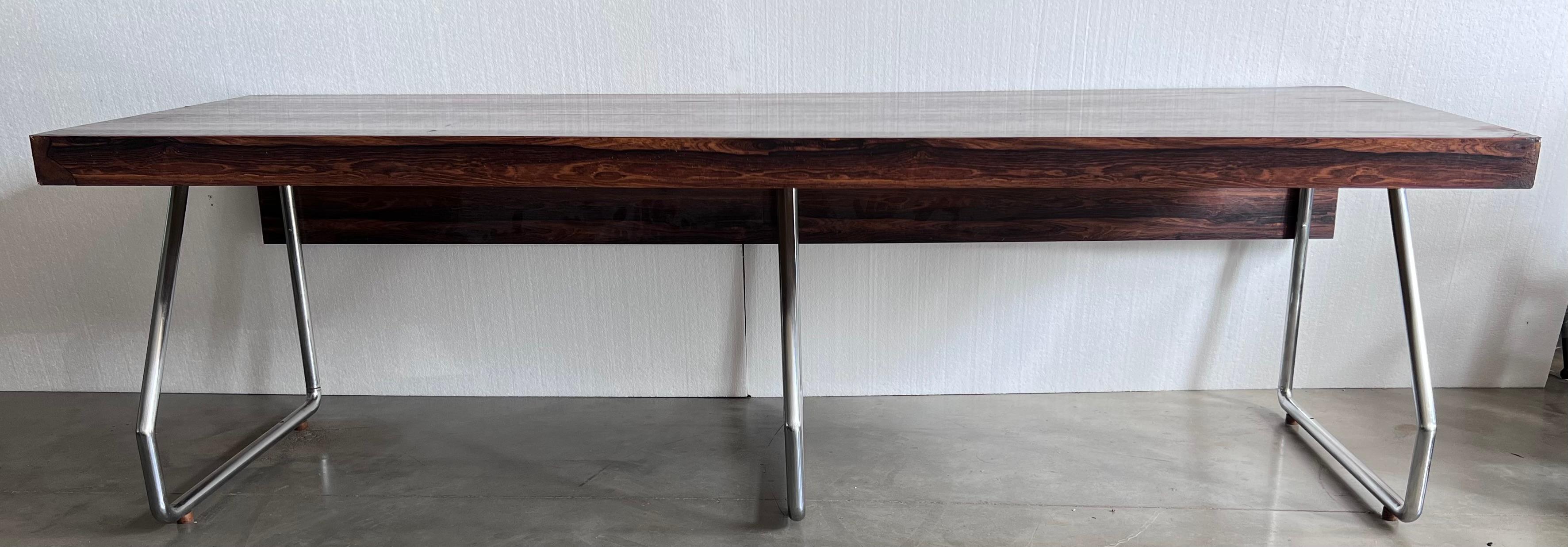 Mid-Century Modern Large Varnished Wood Executive Desk, in the style of Florence Knoll For Sale