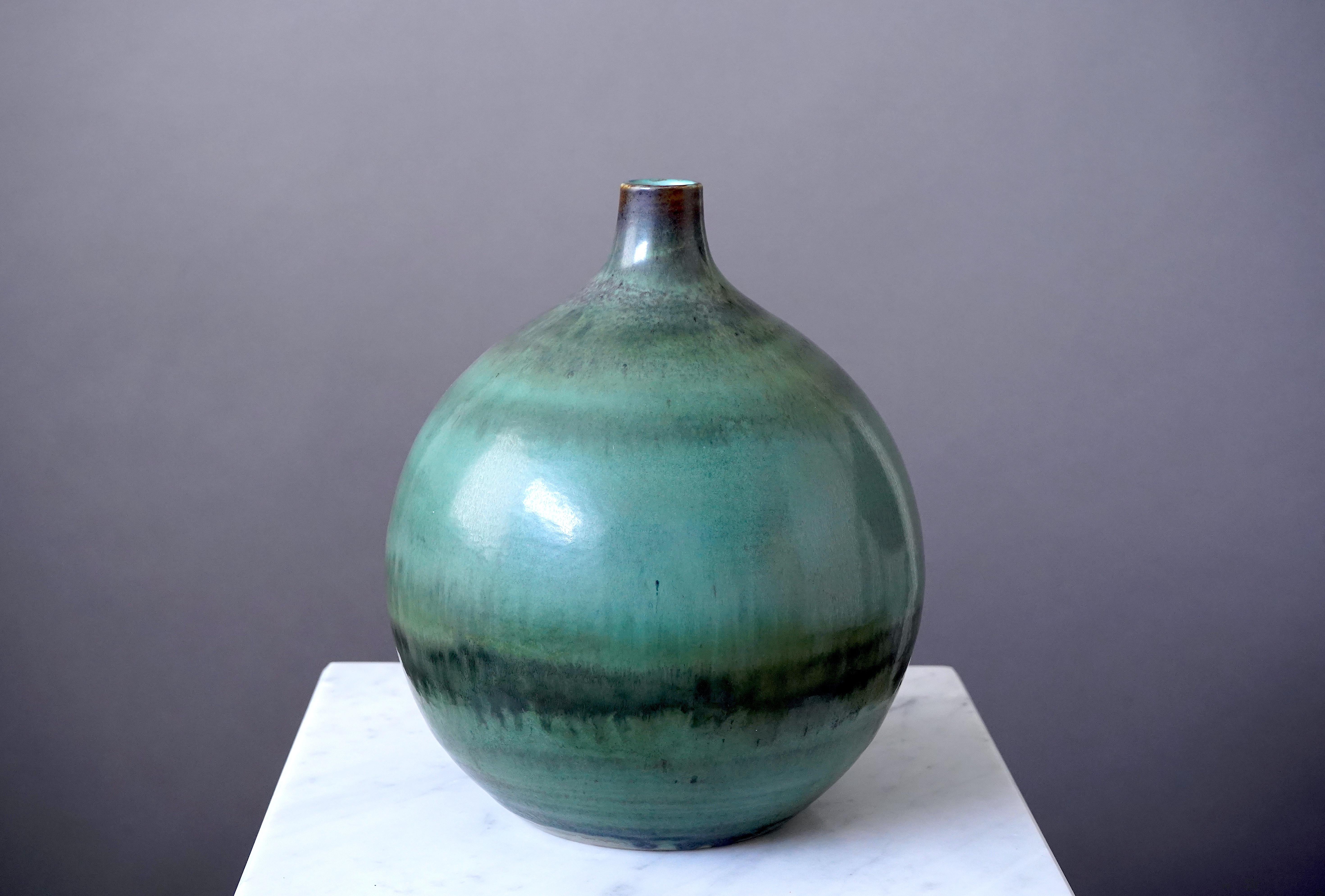 Beautiful and rare vase designed by Gertrud Lönegren.
This studio piece was created at Rorstrand in Sweden between 1936-41.

Excellent condition. Beautiful glaze. 
Impressed 'Rörstrand / Lönegren / Sweden / L 367 / HANDDREJAD'.

Gertrud