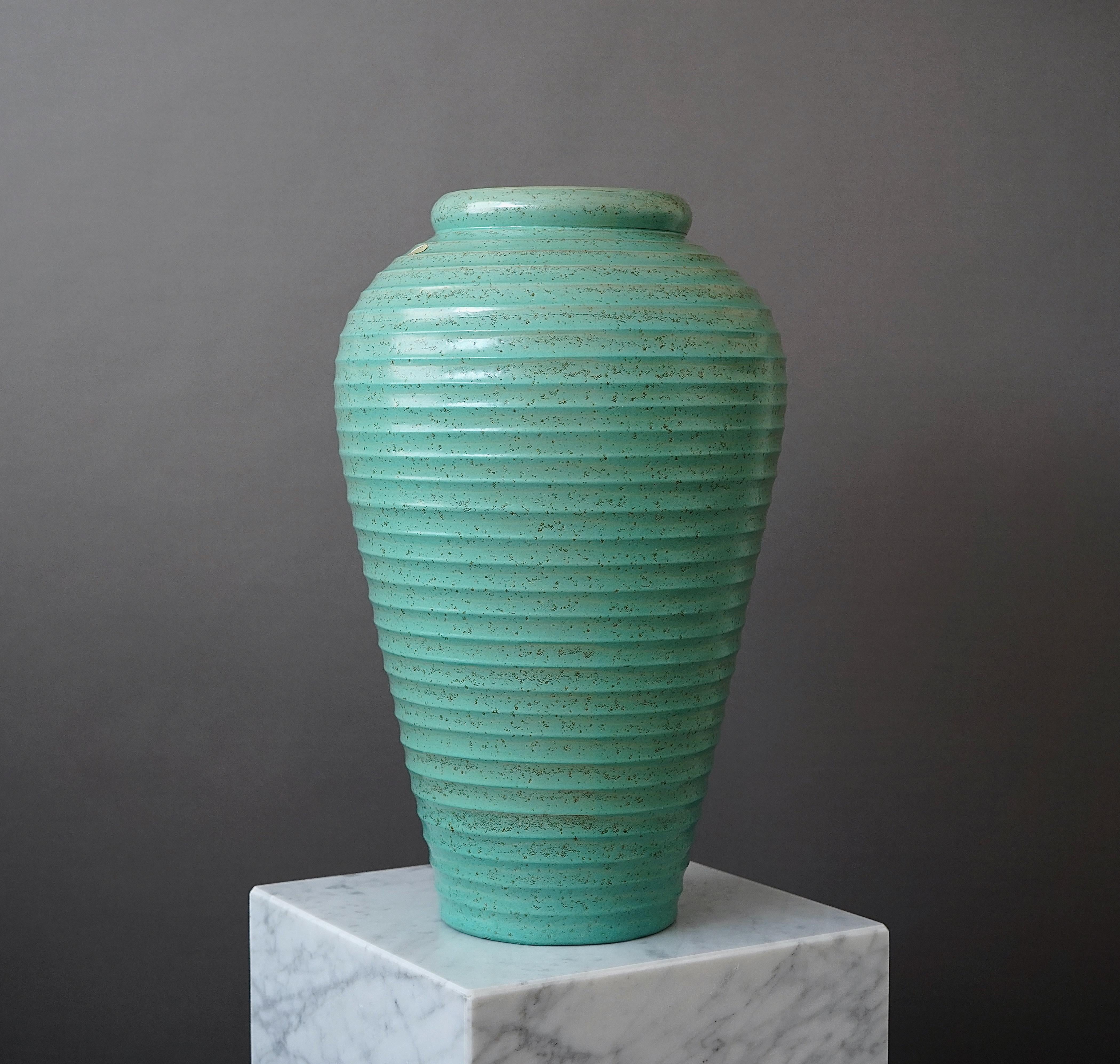 Turned Large Vase by Jerk Werkmaster for Nittsjo, Sweden, 1950s. For Sale
