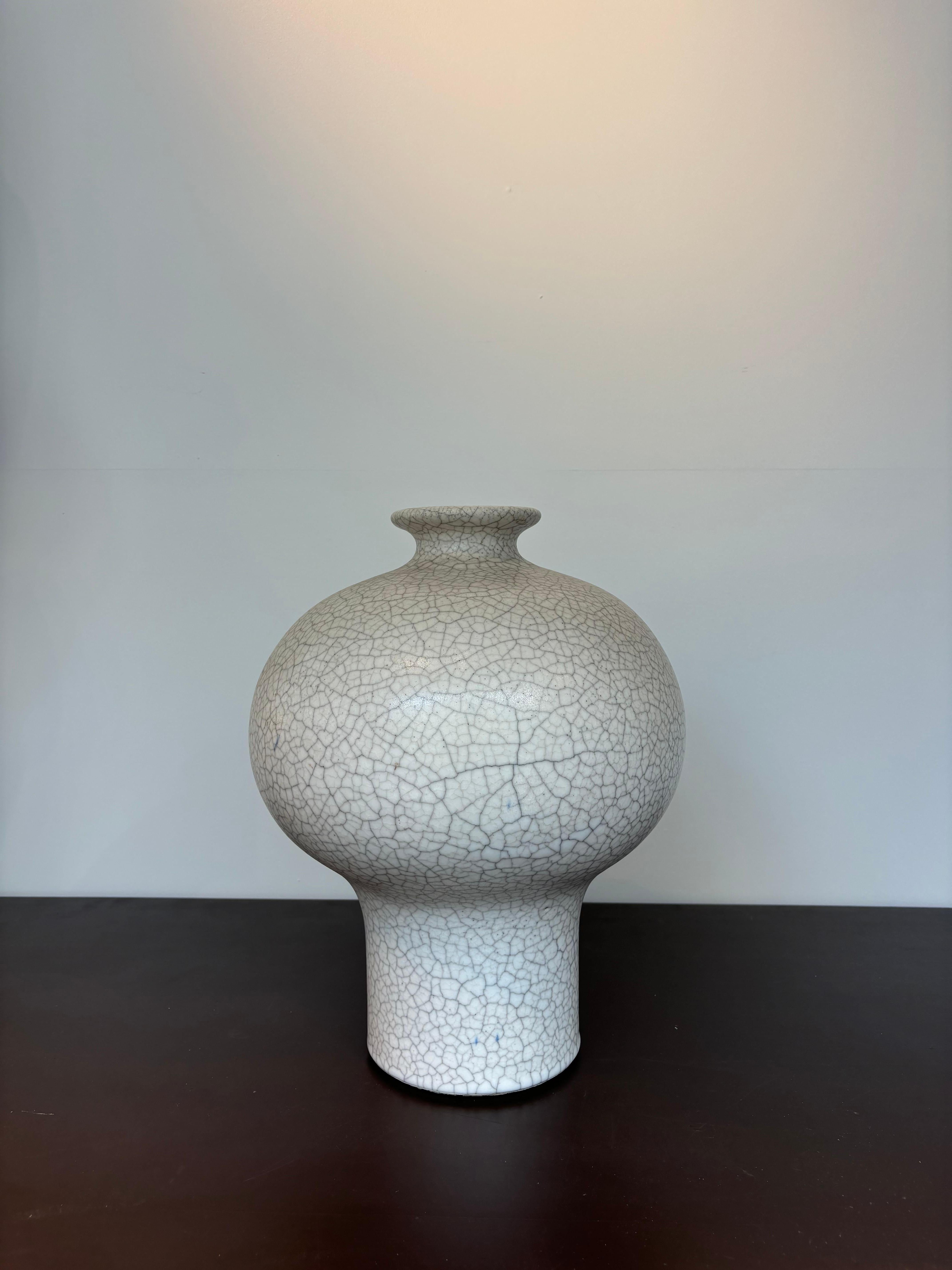 Large vase by Primavera 4