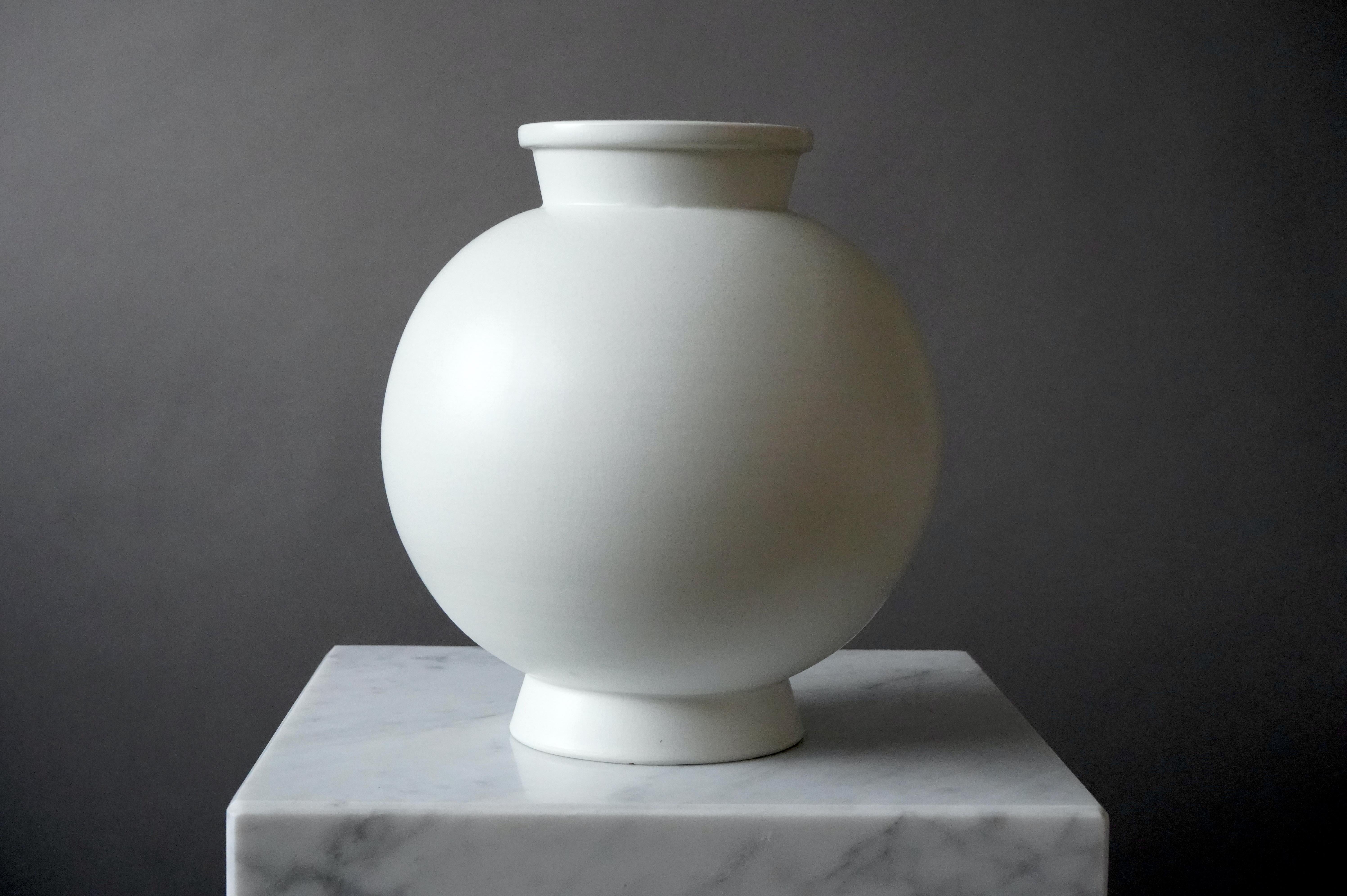 Swedish Large Vase 'Carrara' by Wilhelm Kåge for Gustavsberg Studio, Sweden, 1940s For Sale