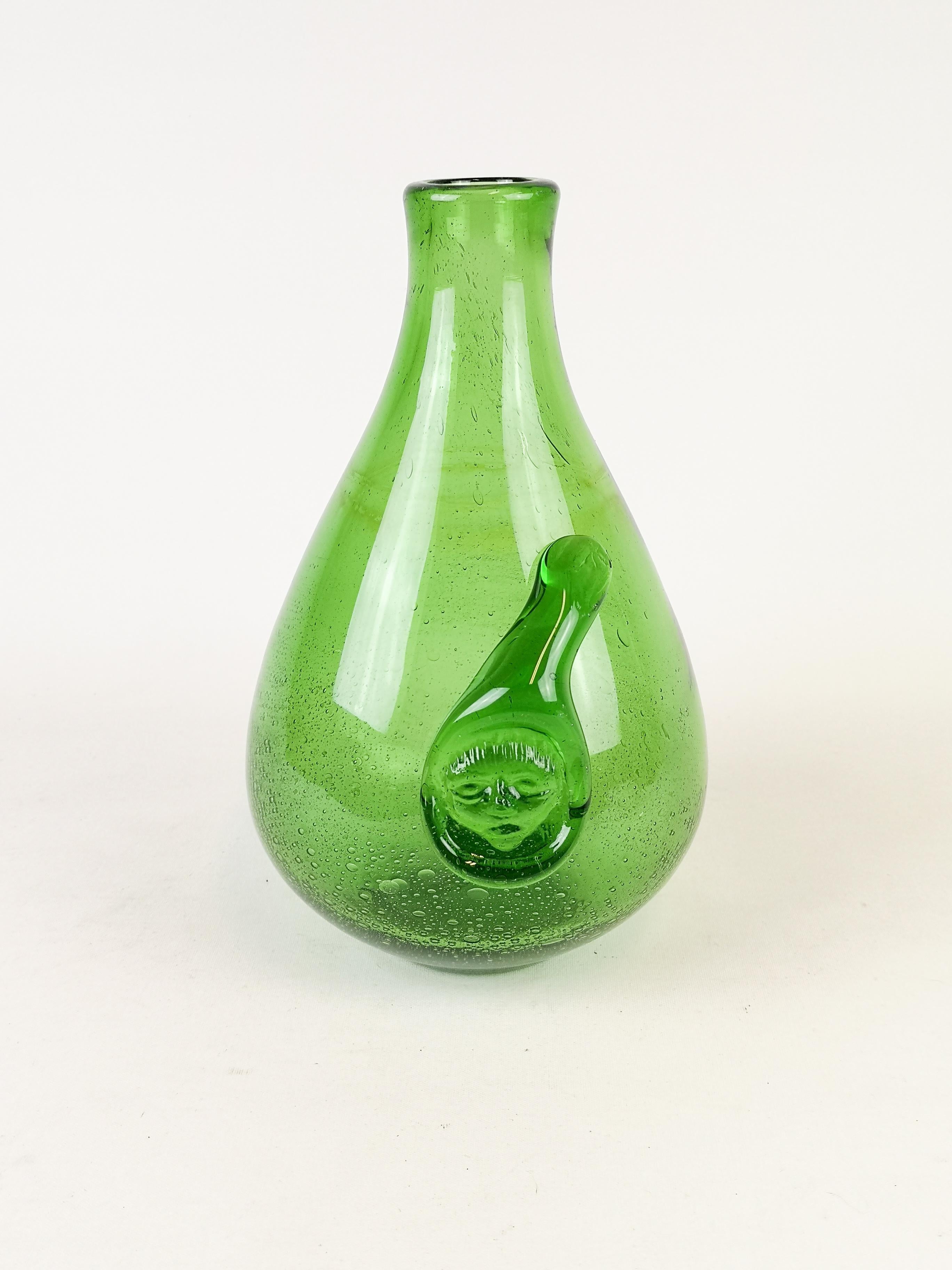 Wonderful vase in beautiful green colore with the typical sigil of Höglund in the middle of the vase. The vase is made at Boda, Sweden in the 1950s. 

Good condition.

Measures: H 27 cm D 15 cm.
 