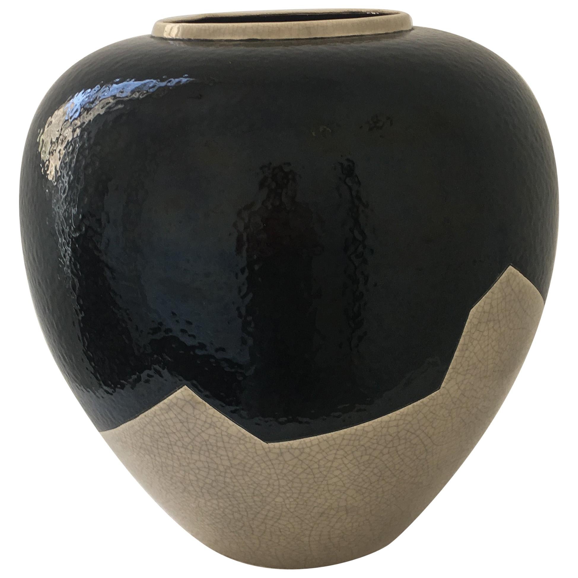 Grand vase du céramiste français J. Suzor à motif géométrique, glaçure craqueling, Longwy 