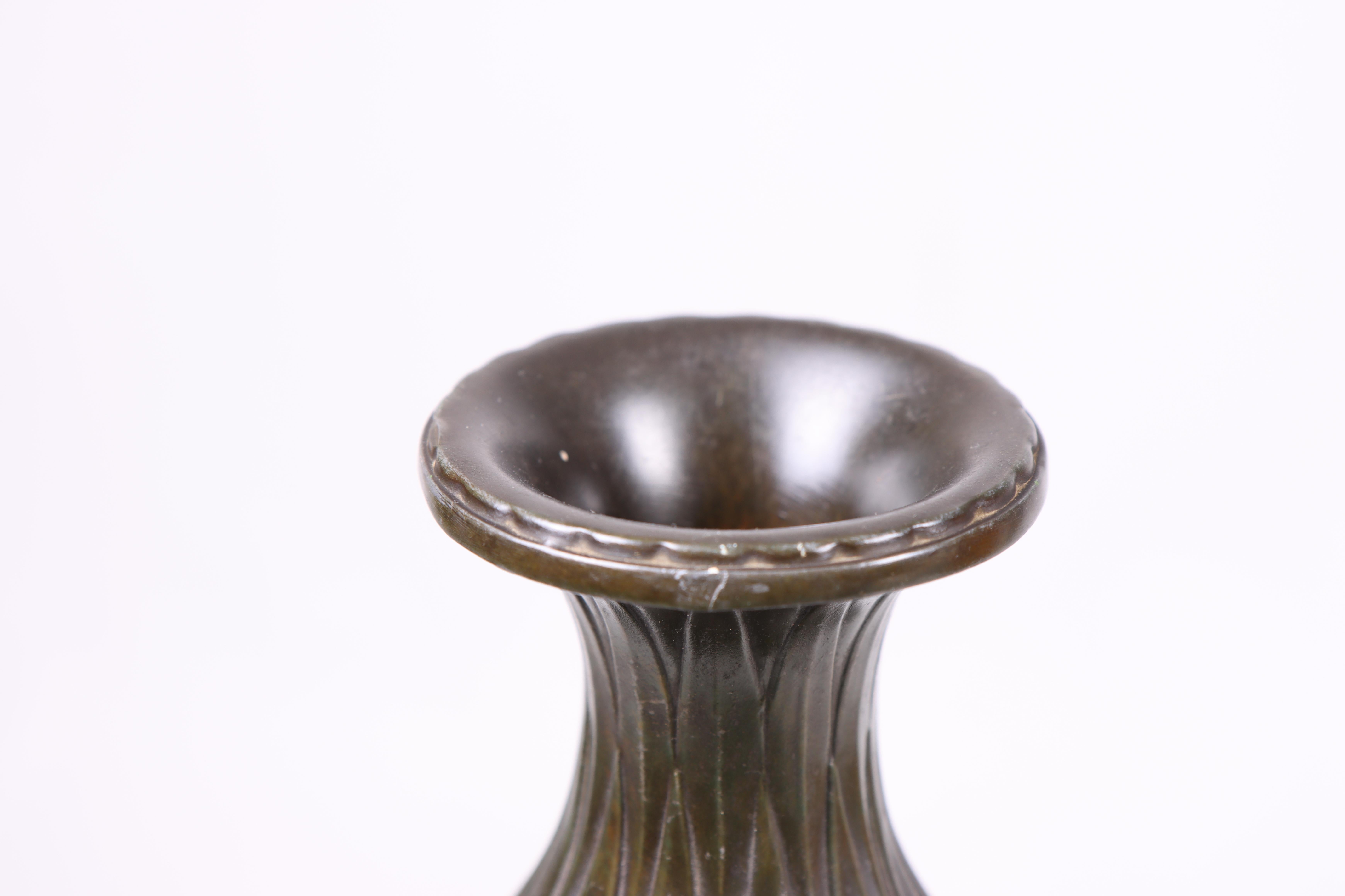 Vaso in metallo da discoteca modello 2411 di Ib Just Andersen. Pazzo in Danimarca Danimarca, anni '40. Ottime condizioni originali.