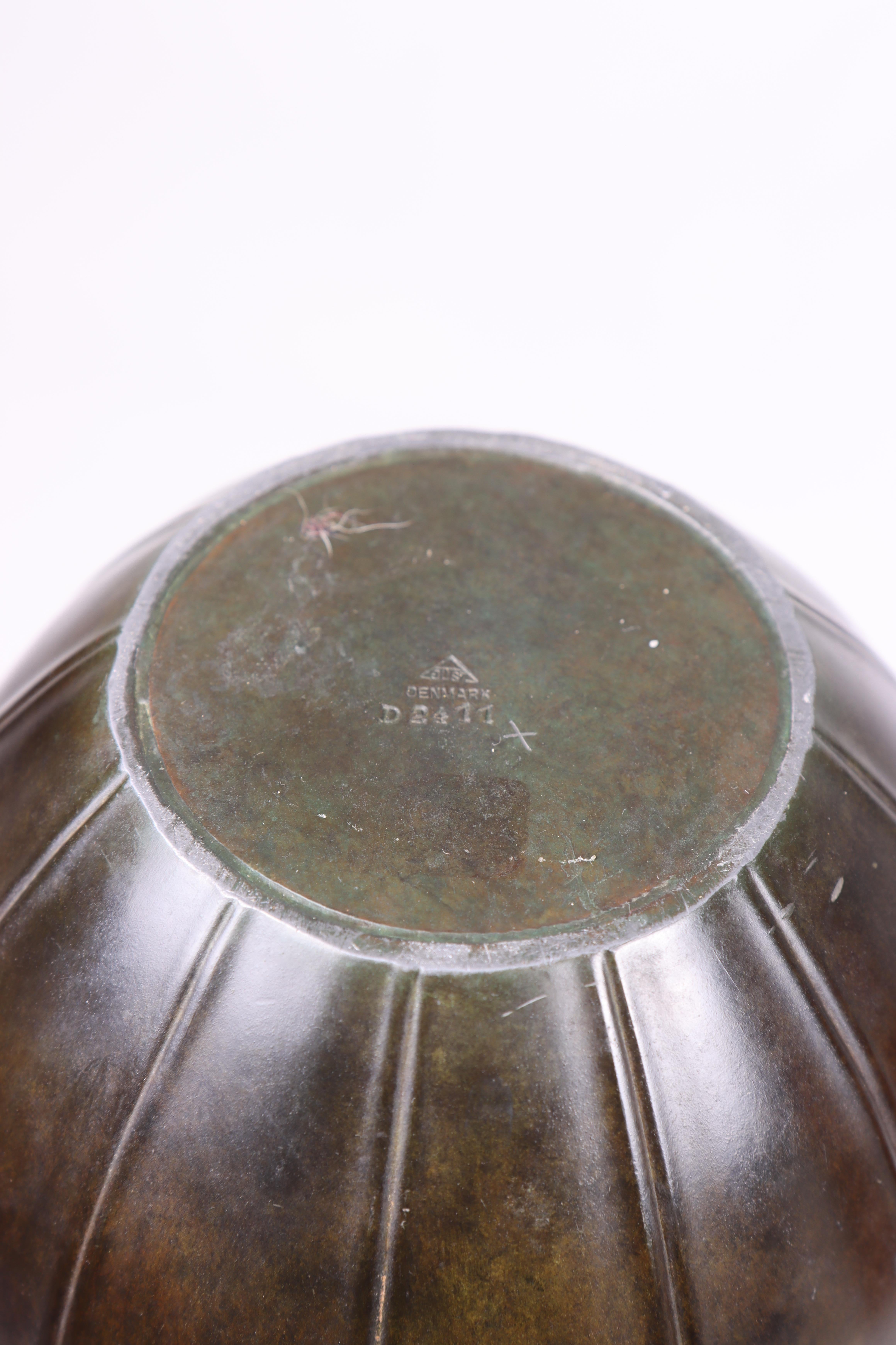 Vaso grande in metallo 