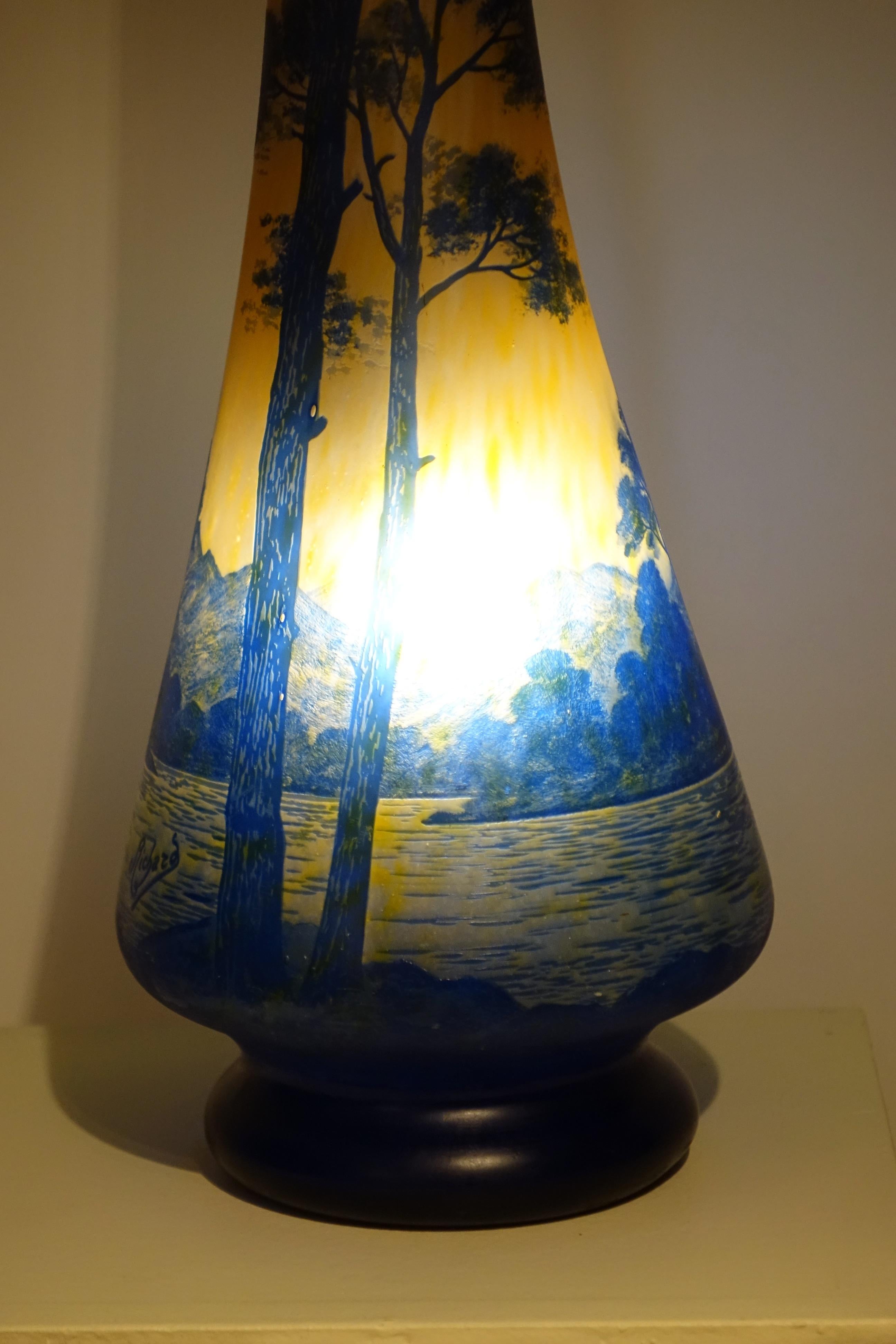 20th Century Large vase in pâte de verre, Richard Burghstal, Vers 1925 For Sale