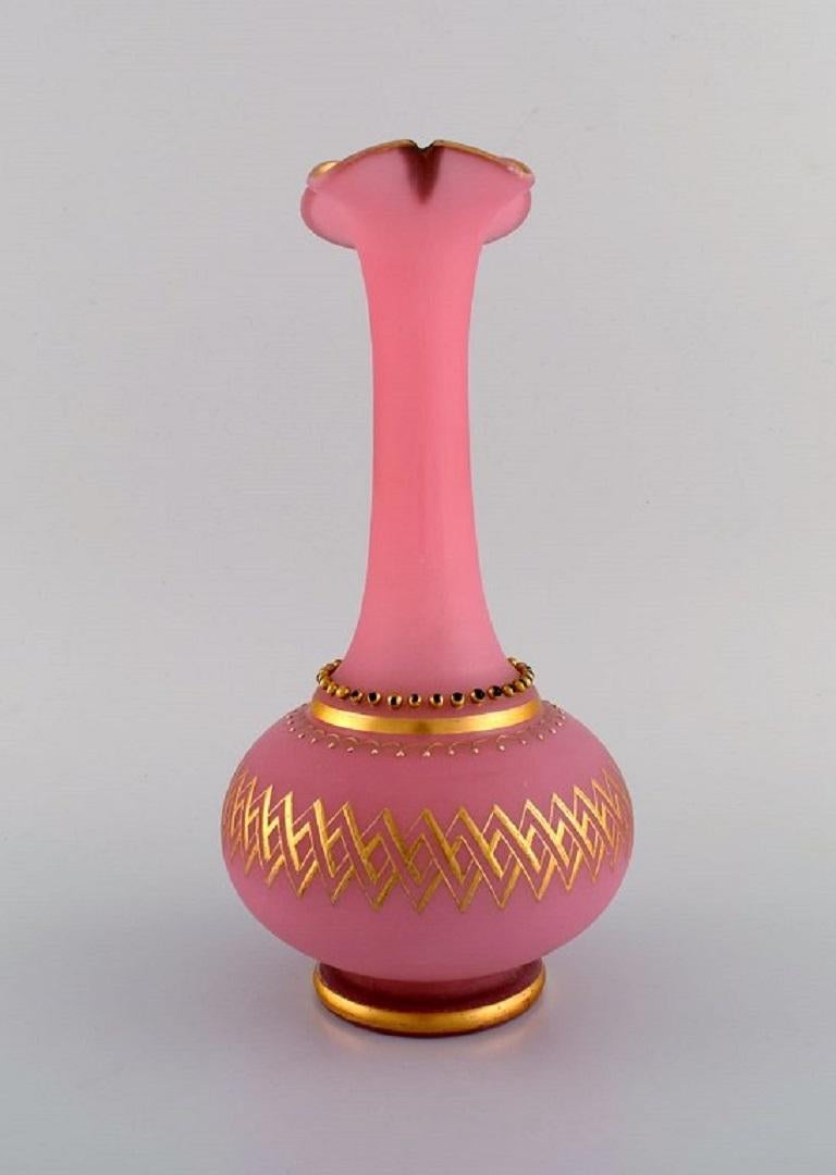 Italian Large Vase in Pink Mouth-Blown Art Glass Decorated with 24 Carat Gold Leaf For Sale