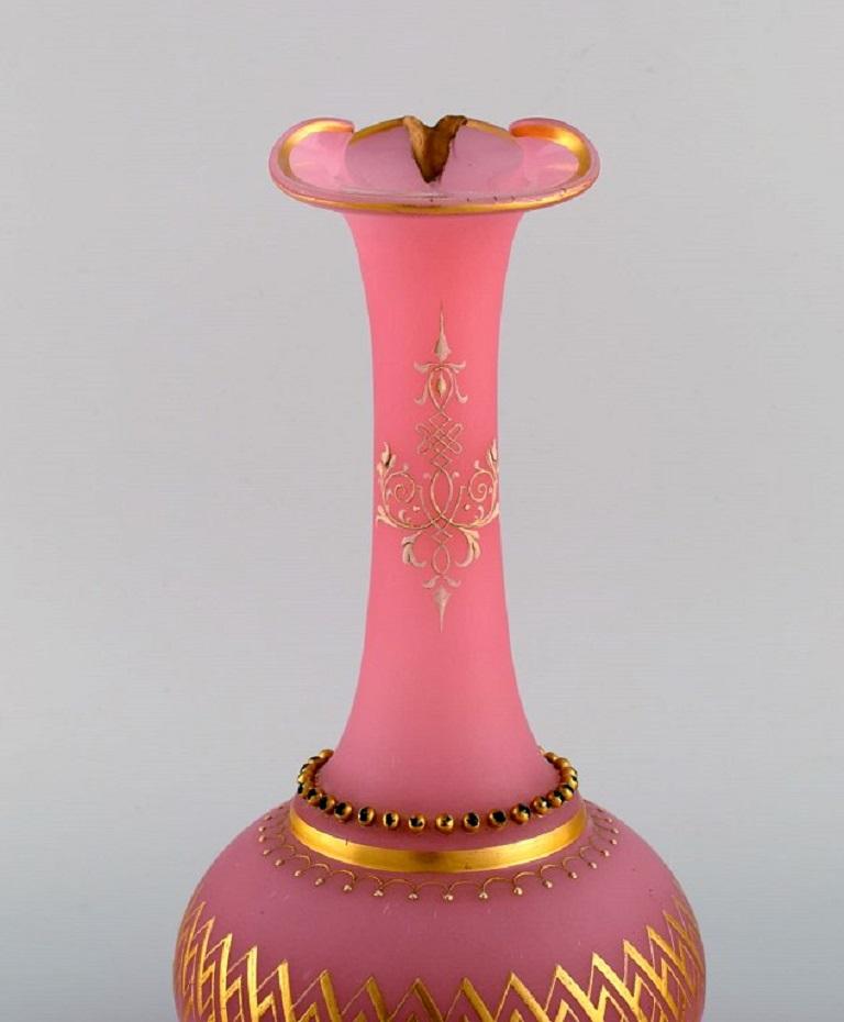 Early 20th Century Large Vase in Pink Mouth-Blown Art Glass Decorated with 24 Carat Gold Leaf For Sale