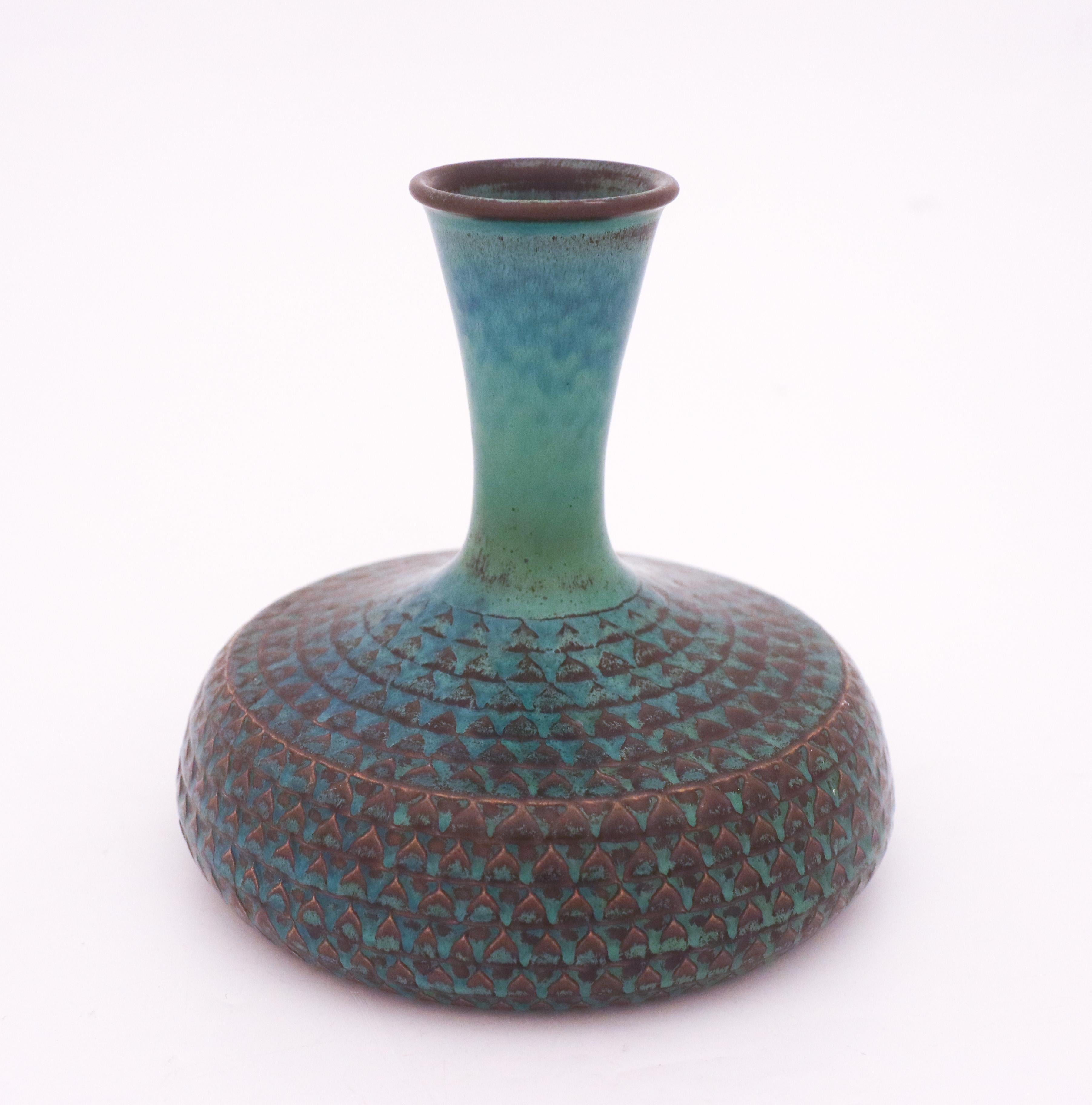 A lovely vase designed by Stig Lindberg at Gustavsberg. It is 16,5 cm high and 17 cm in diameter and have a lovely glaze. It is in mint condition.