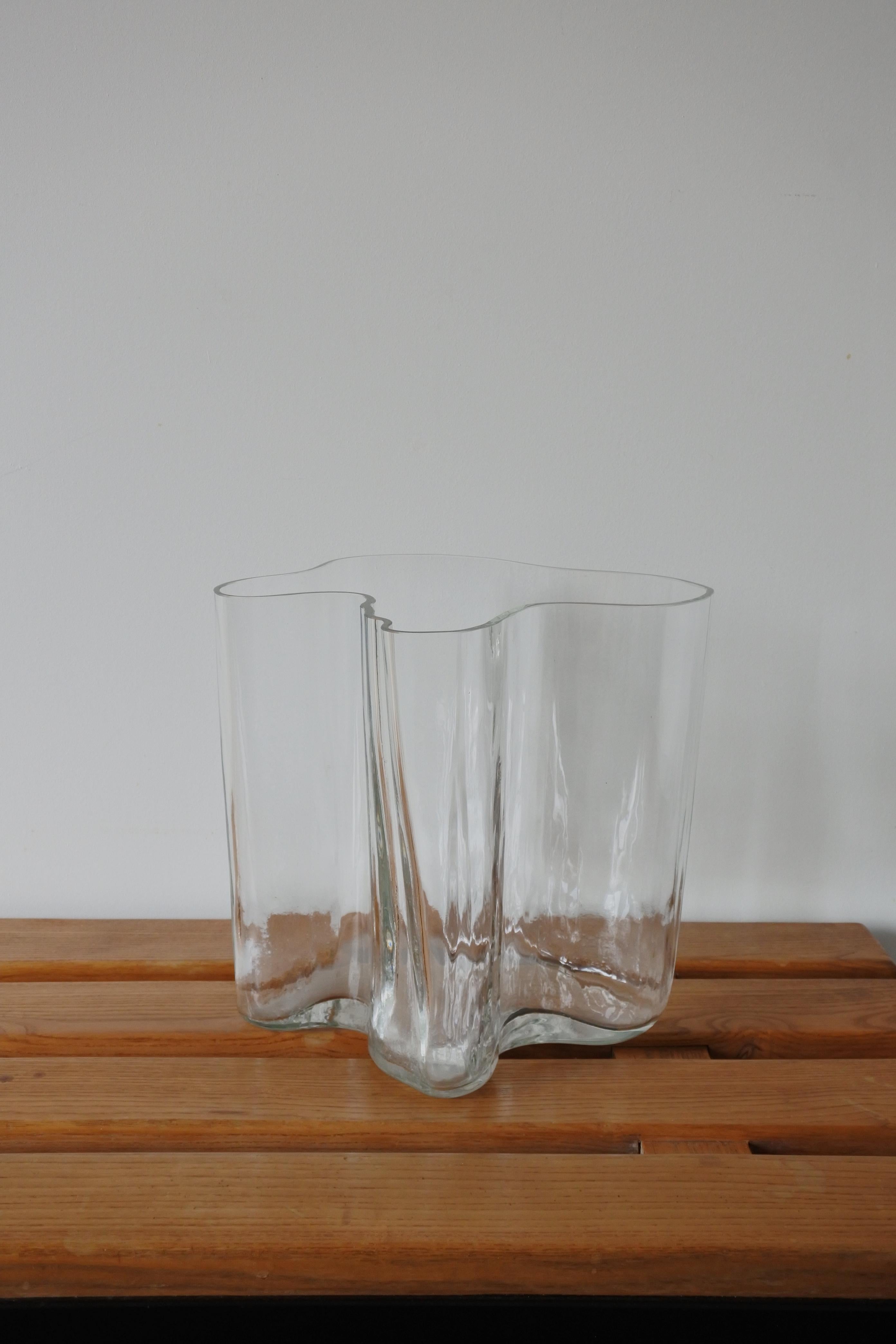 Grand vase Modèle 3031 Savoy Designé par Alvar Aalto pour Iittala, Finlande, 1956 4