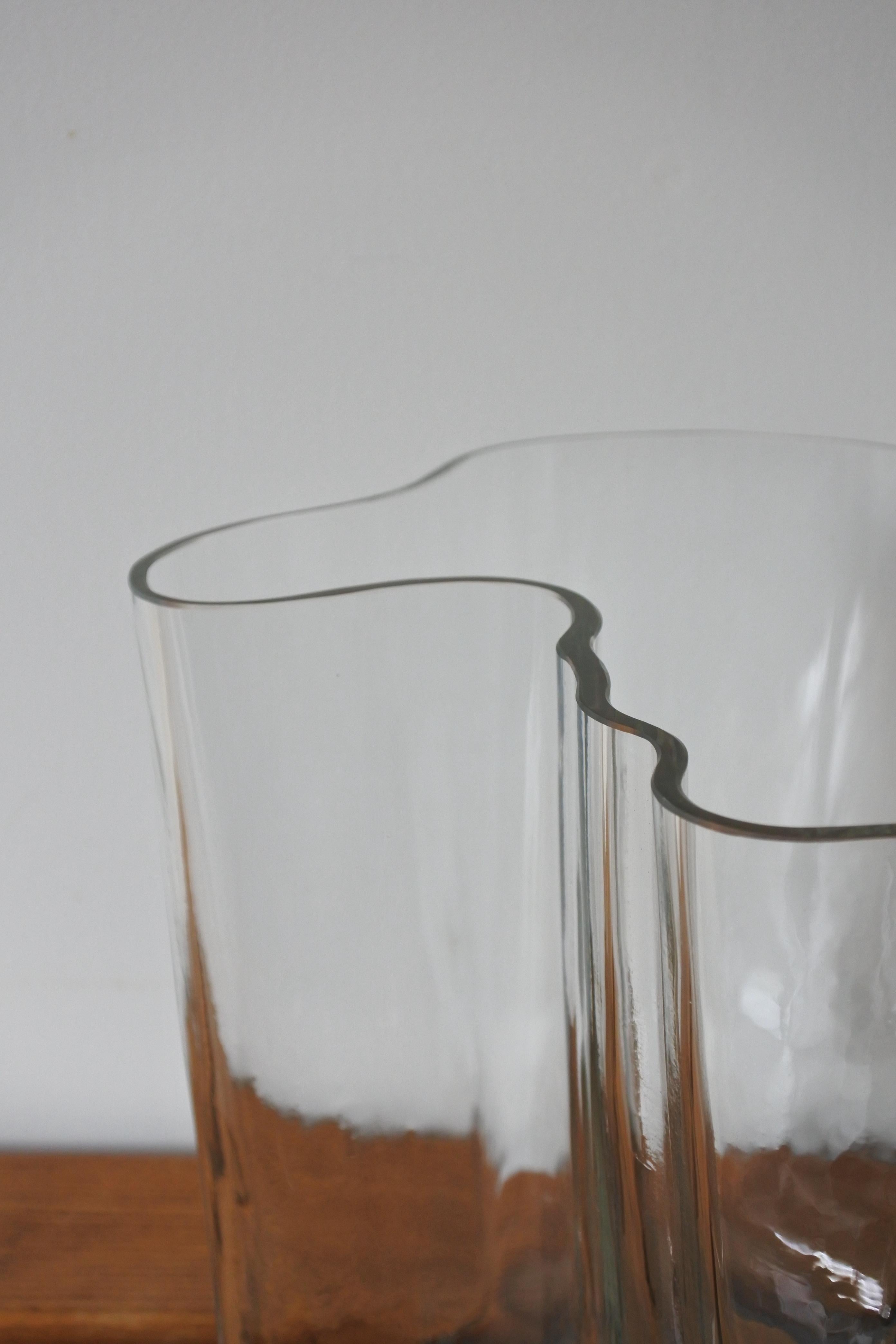 Finlandais Grand vase Modèle 3031 Savoy Designé par Alvar Aalto pour Iittala, Finlande, 1956
