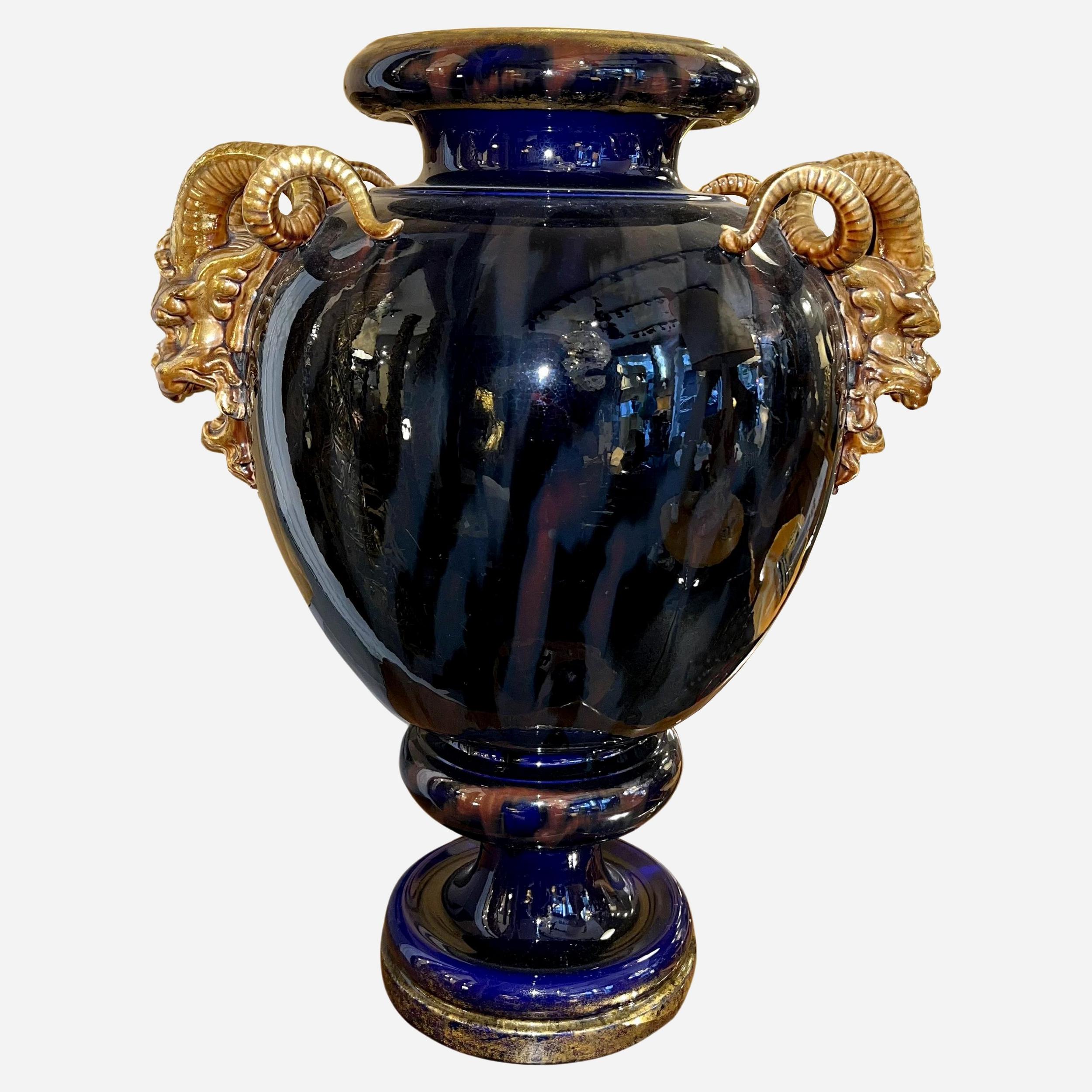 Grande vaso su piedistallo, Sarreguemines, Francia, seconda metà del XIX secolo In condizioni buone in vendita a Paris, FR